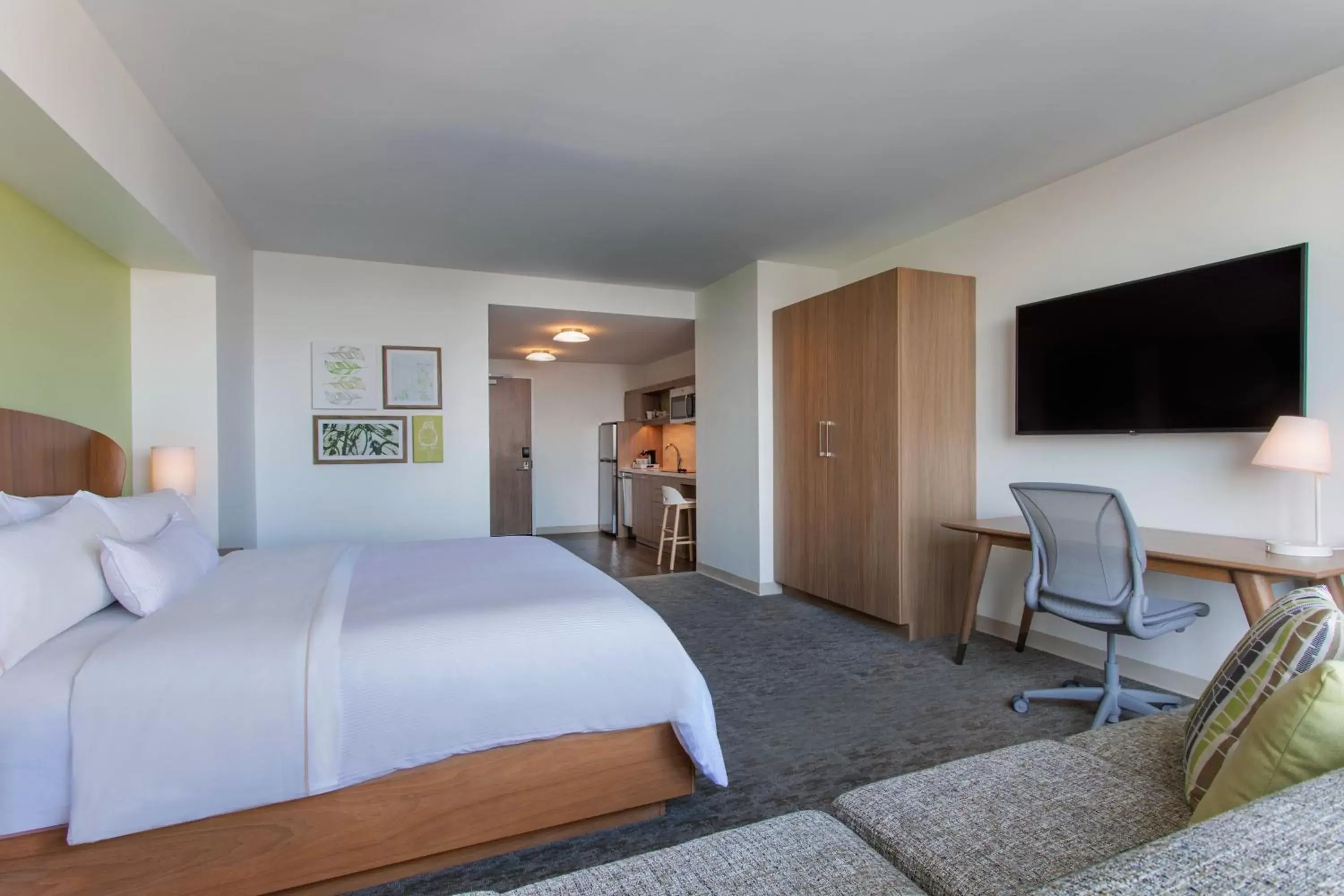 Deluxe King Room with City View and Transfer Shower - Mobility Accessible/High Floor in Element Philadelphia Downtown Deluxe King Room with City View and Transfer Shower - Mobility Accessible/High Floor in Element Philadelphia Downtown