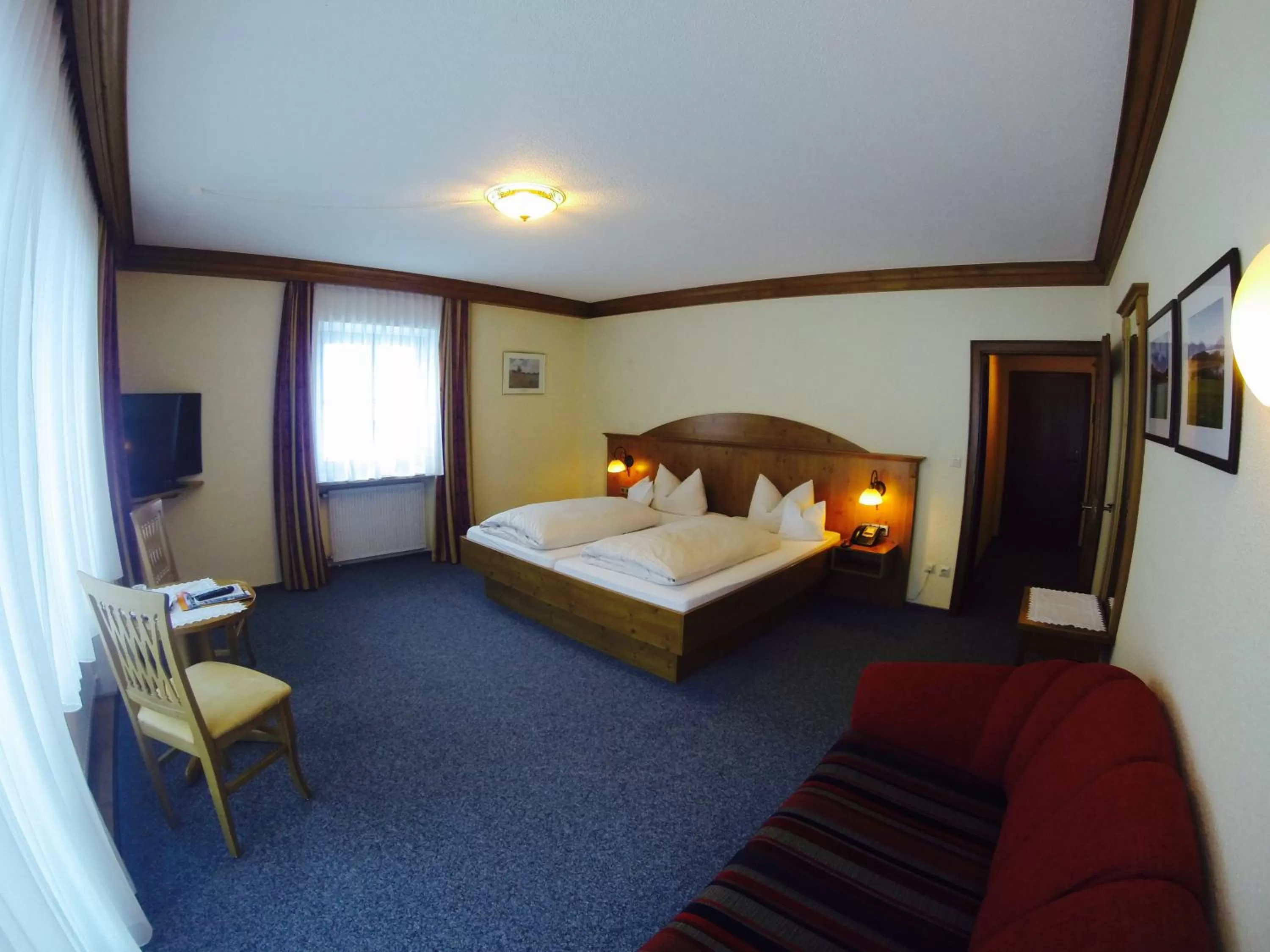 TV and multimedia, Bed in Aktivhotel & Gasthof Schmelz Ihr familienfreundliches Urlaubs Hotel mit Wellness Almsauna ab Februar Chiemgau Karte