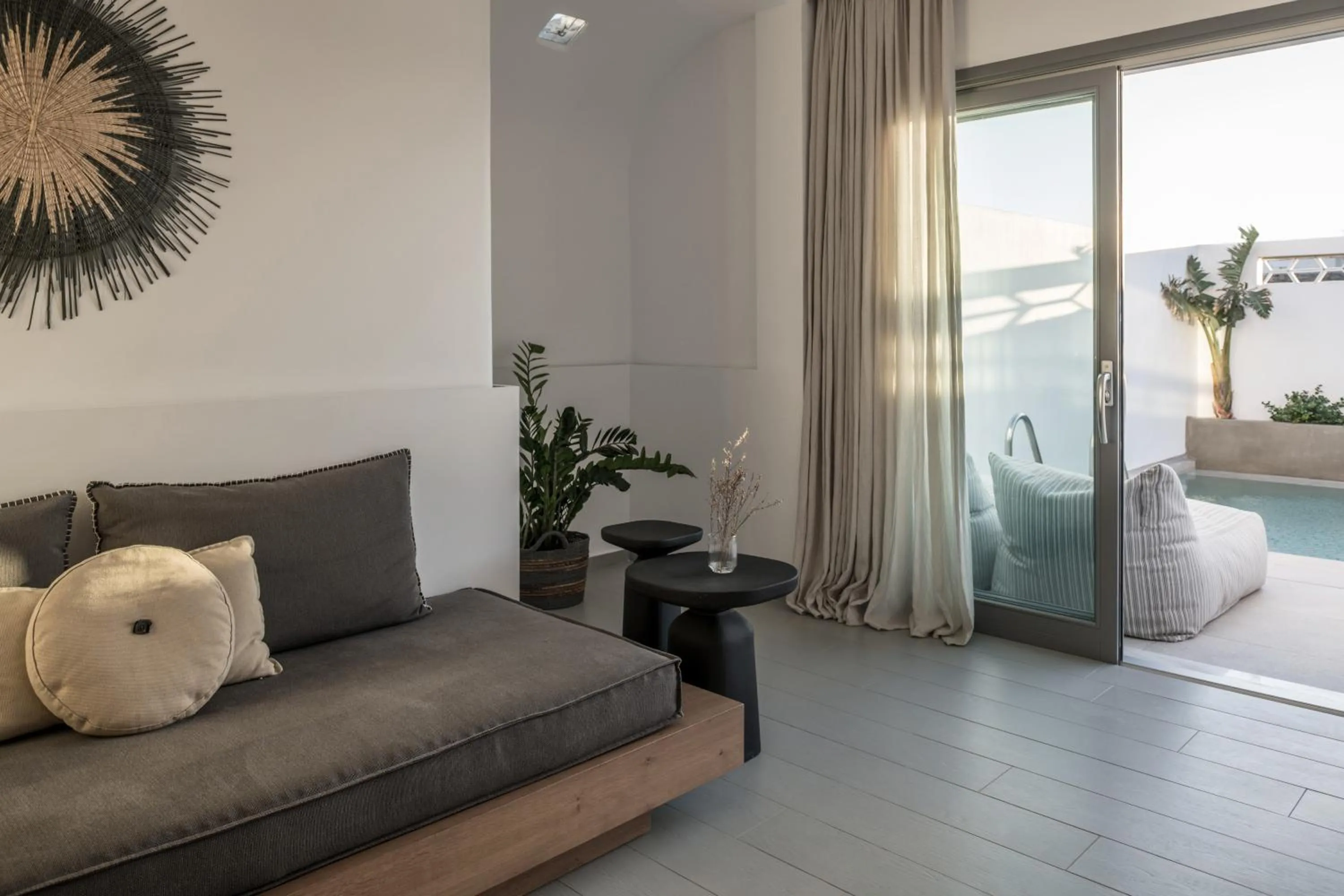 TV and multimedia in A Hotel Mykonos