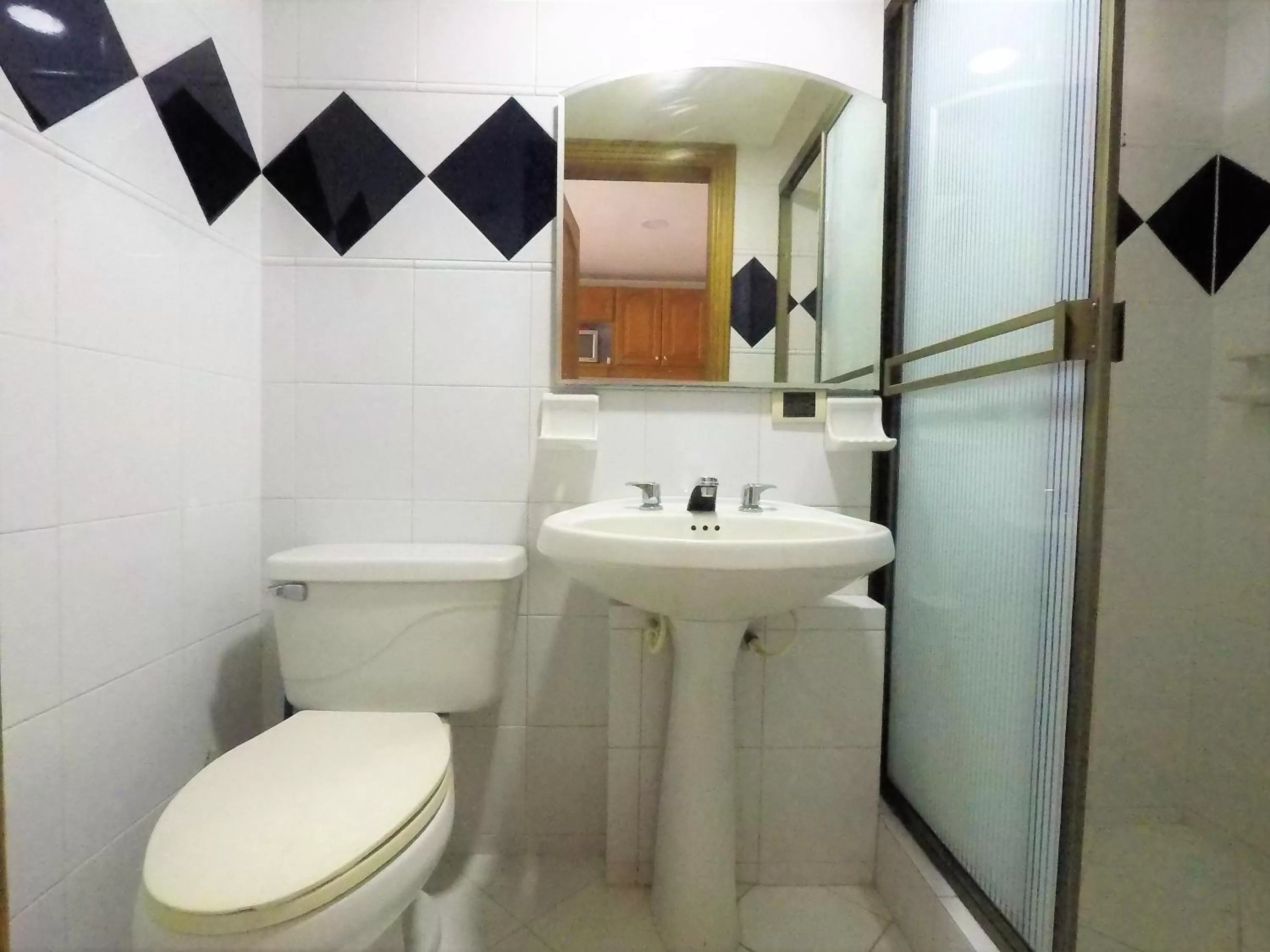 Shower, Bathroom in Edificio El Peñon del Rodadero Apartamento Playa Rodadero