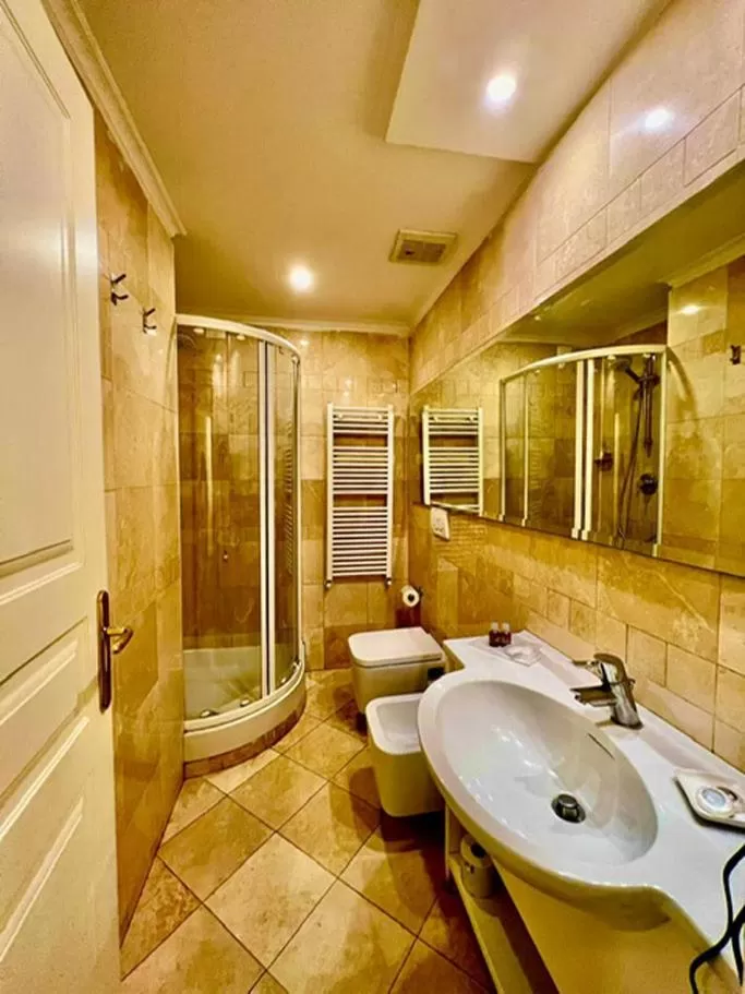 Bathroom in Quirinale luxury suite Roma