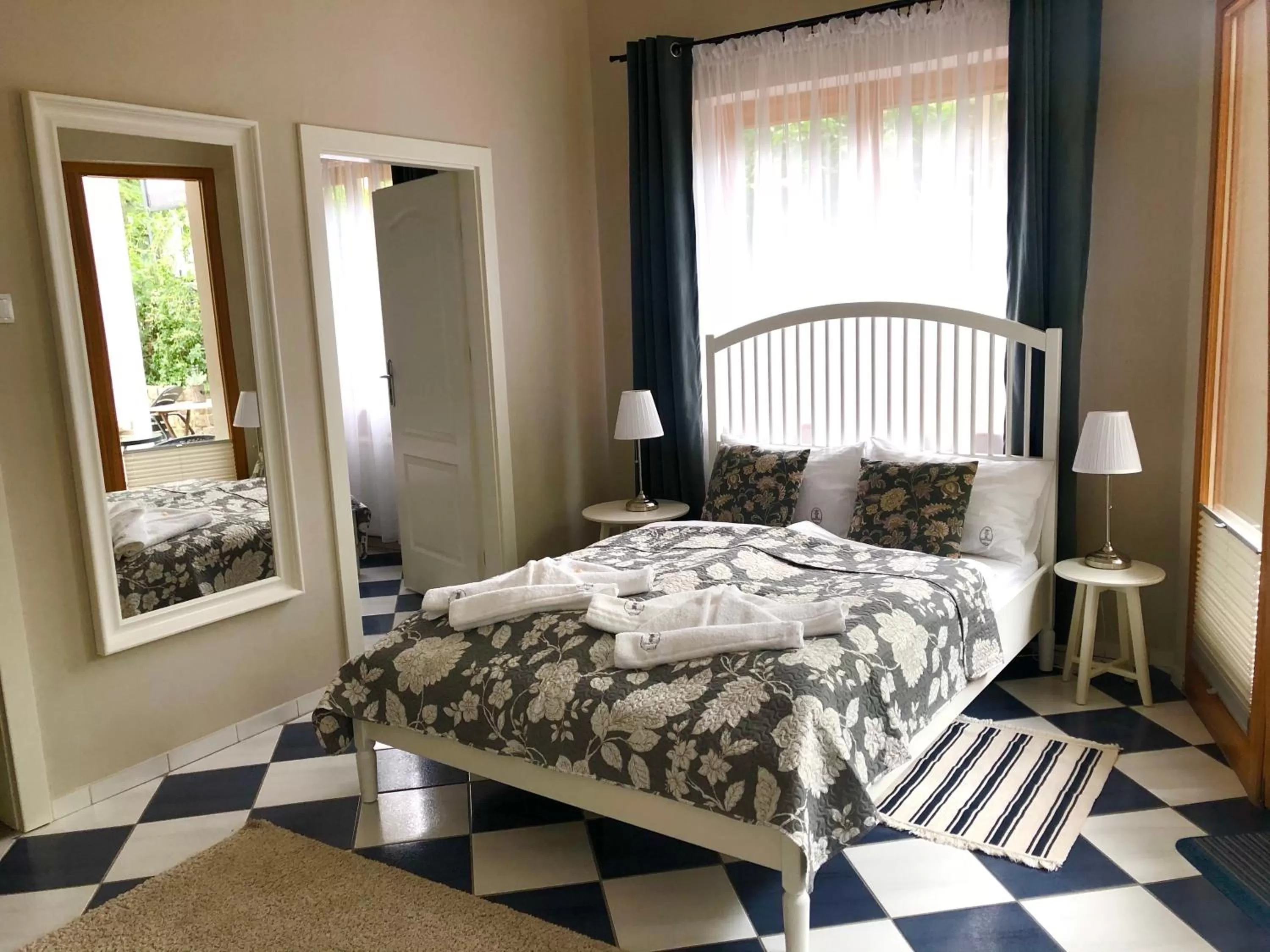 Bed in Willa 4 Pory Roku & Uznam