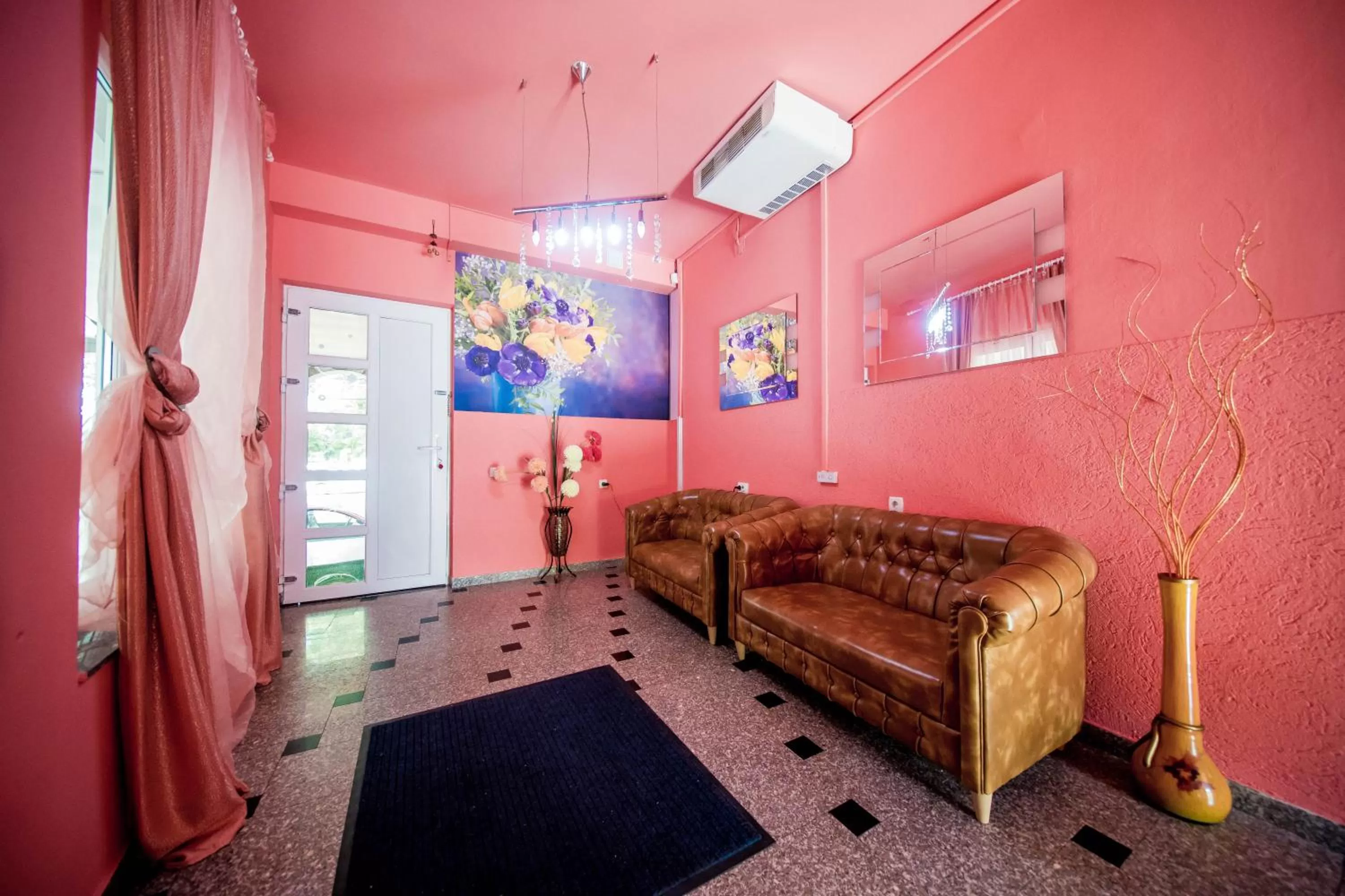 Facade/entrance, Seating Area in Hotel Darosy