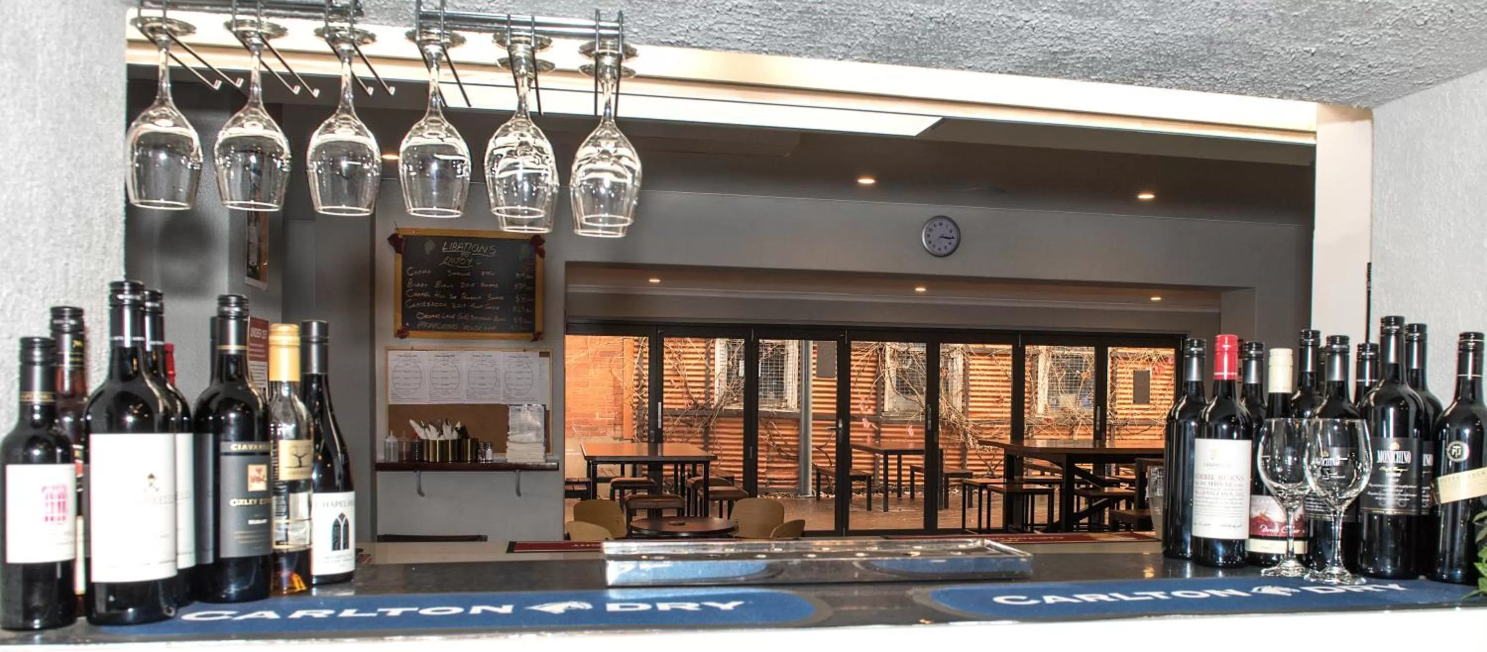 Restaurant/places to eat in Finley Country Club Hotel Motel