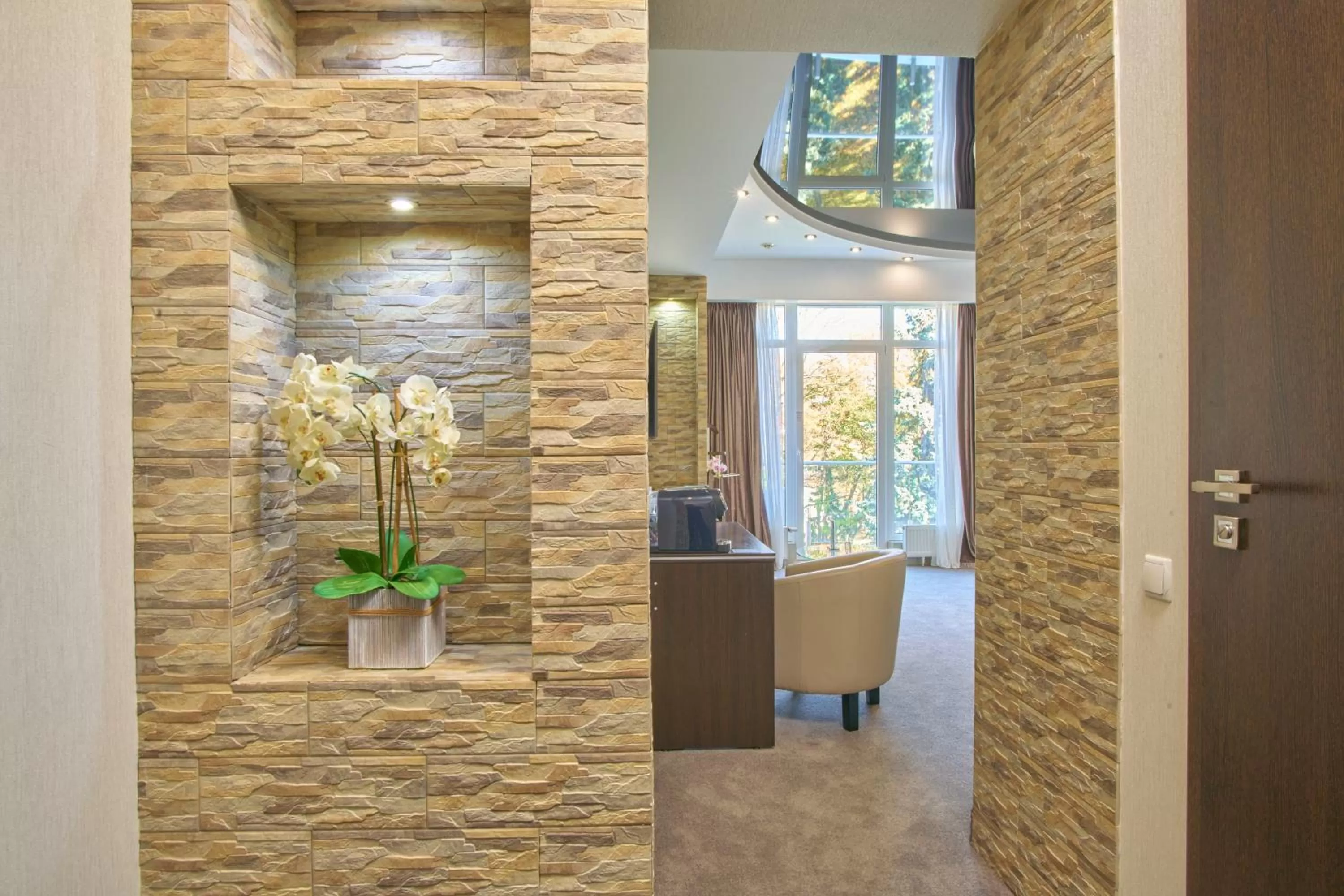 Photo of the whole room in Hotel & Spa NEMO with dolphins