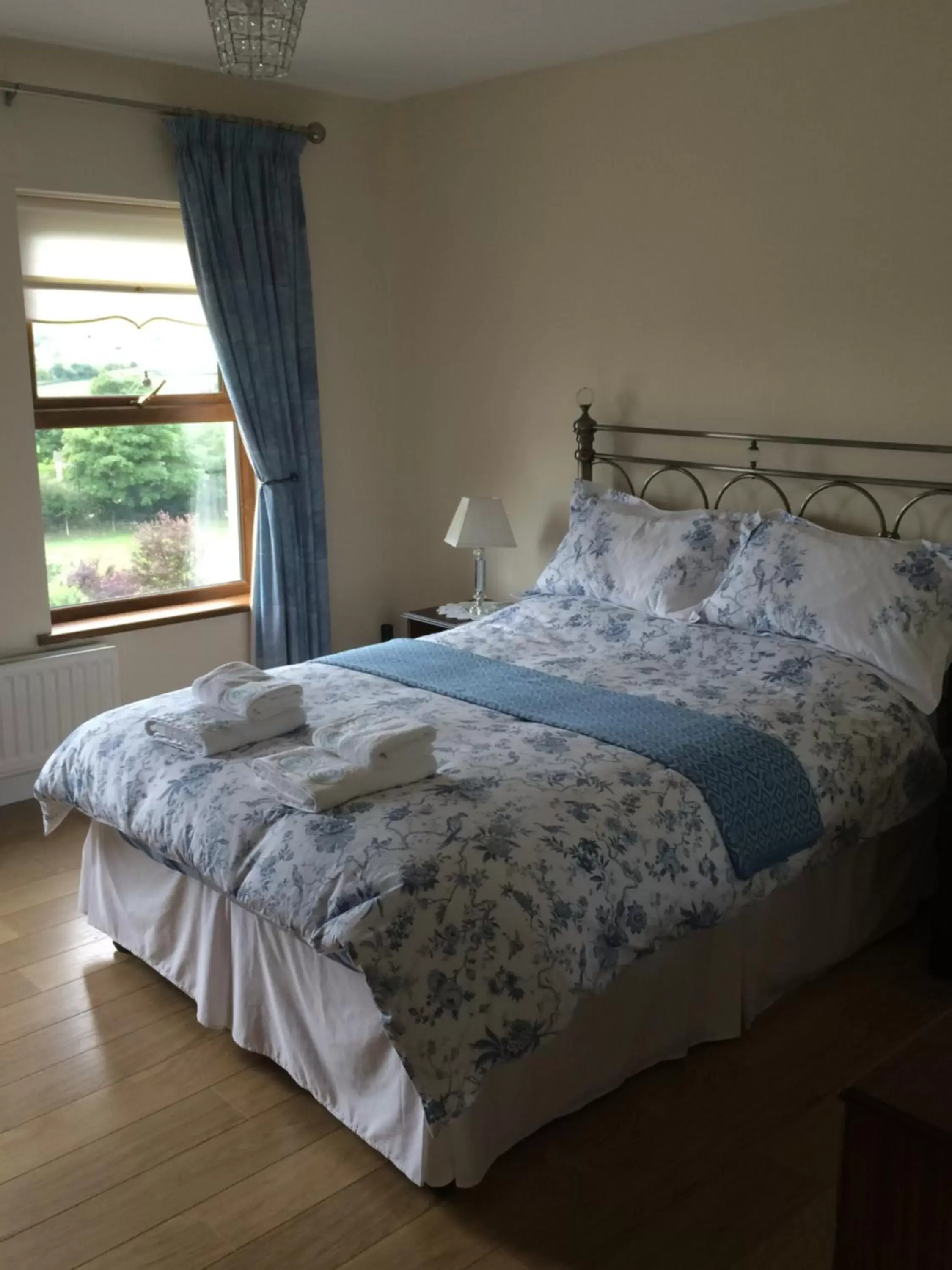 Double Room with Private External Shower in Leitrim Hill Bed and Breakfast Double Room with Private External Shower in Leitrim Hill Bed and Breakfast
