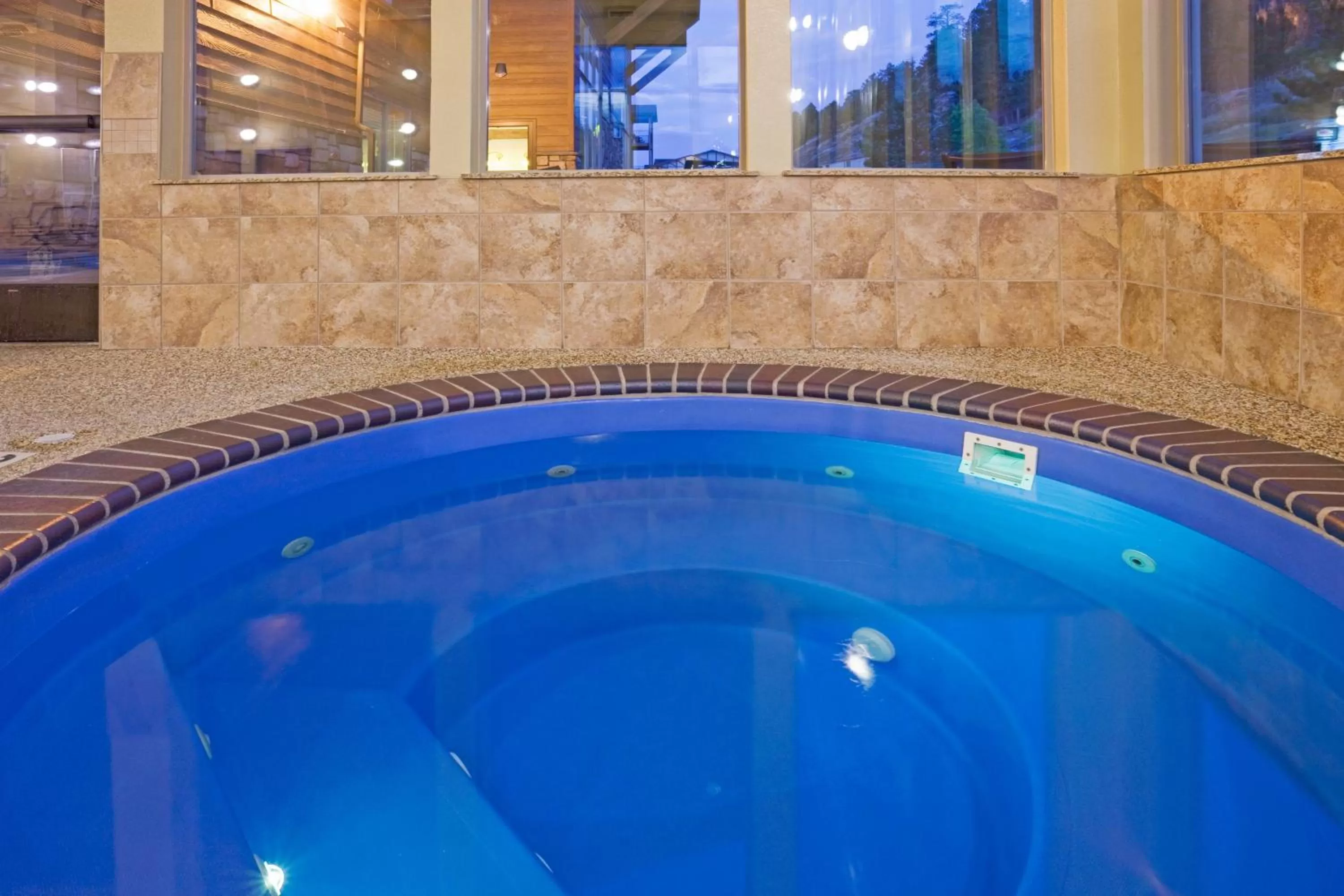 Swimming pool in Holiday Inn Express & Suites Custer-Mt Rushmore