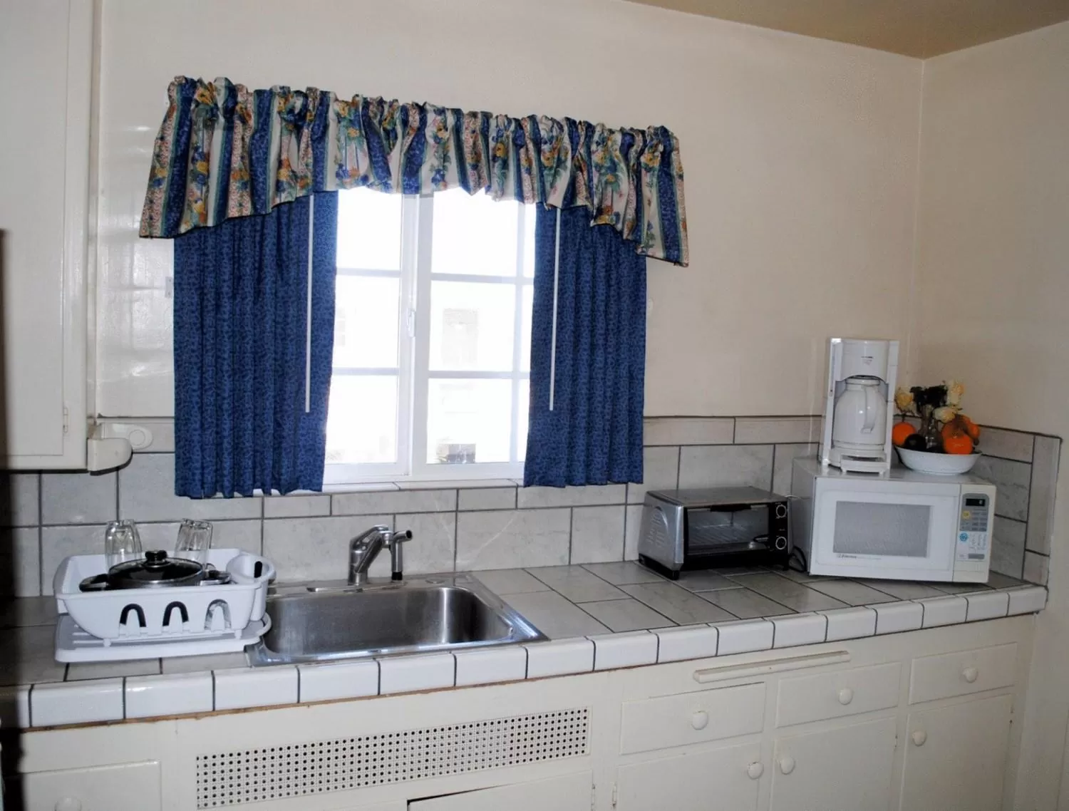 Kitchen or kitchenette in Viking Motel-Ventura