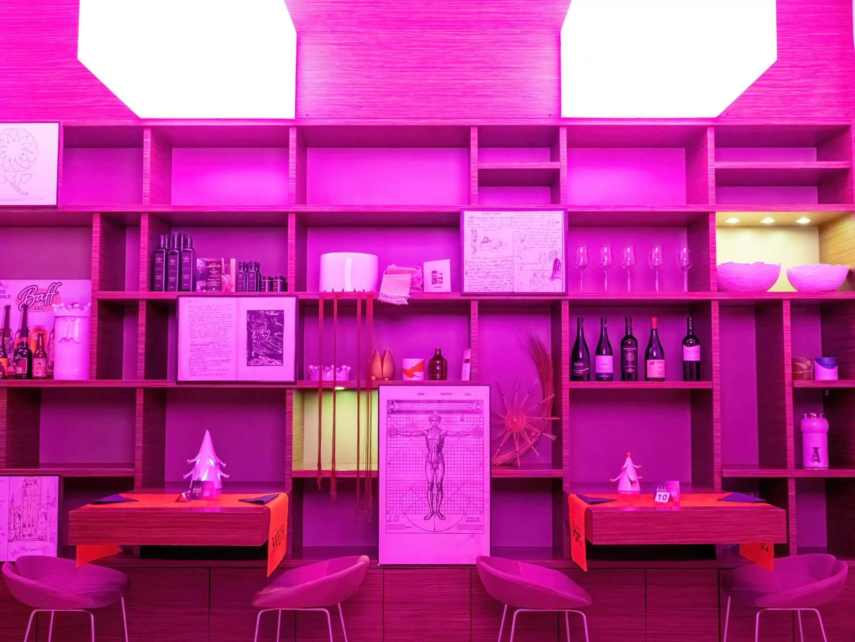 Restaurant/places to eat in Eos Hotel