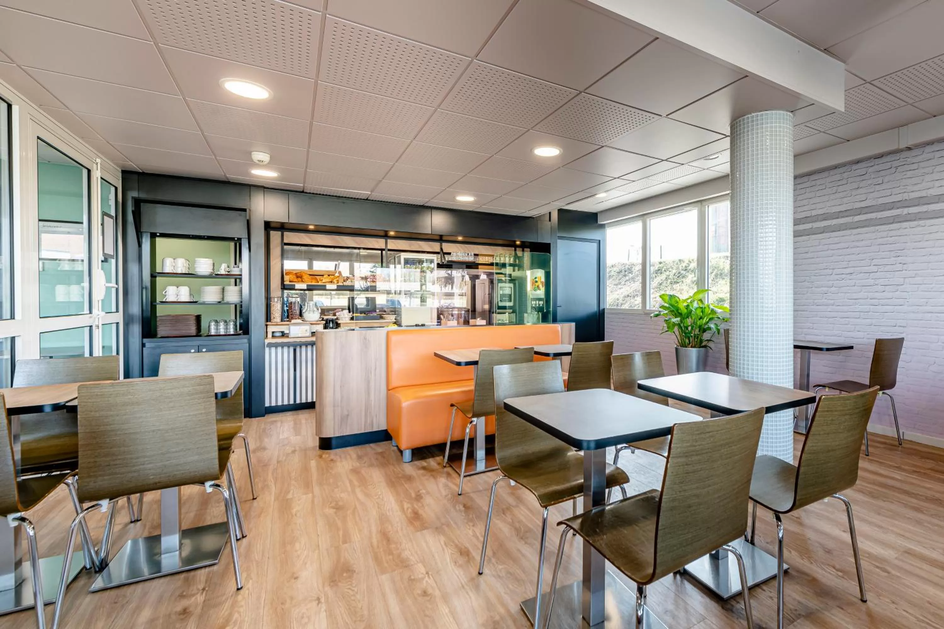 Breakfast in B&B HOTEL Bordeaux Talence