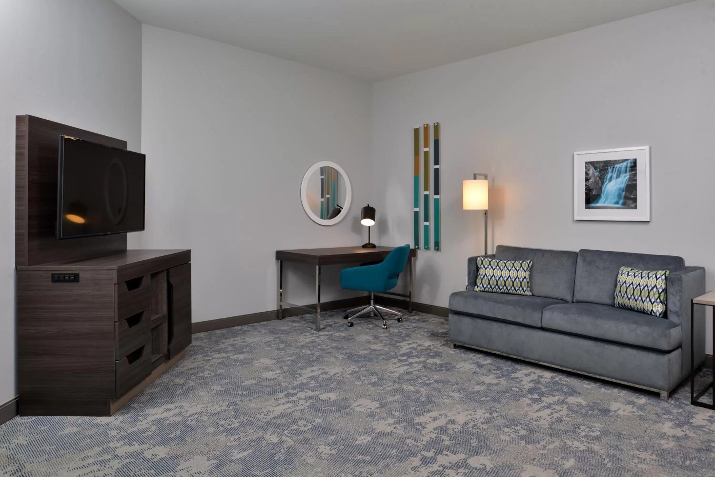 Bedroom in Hampton Inn Cedar Falls Downtown, Ia