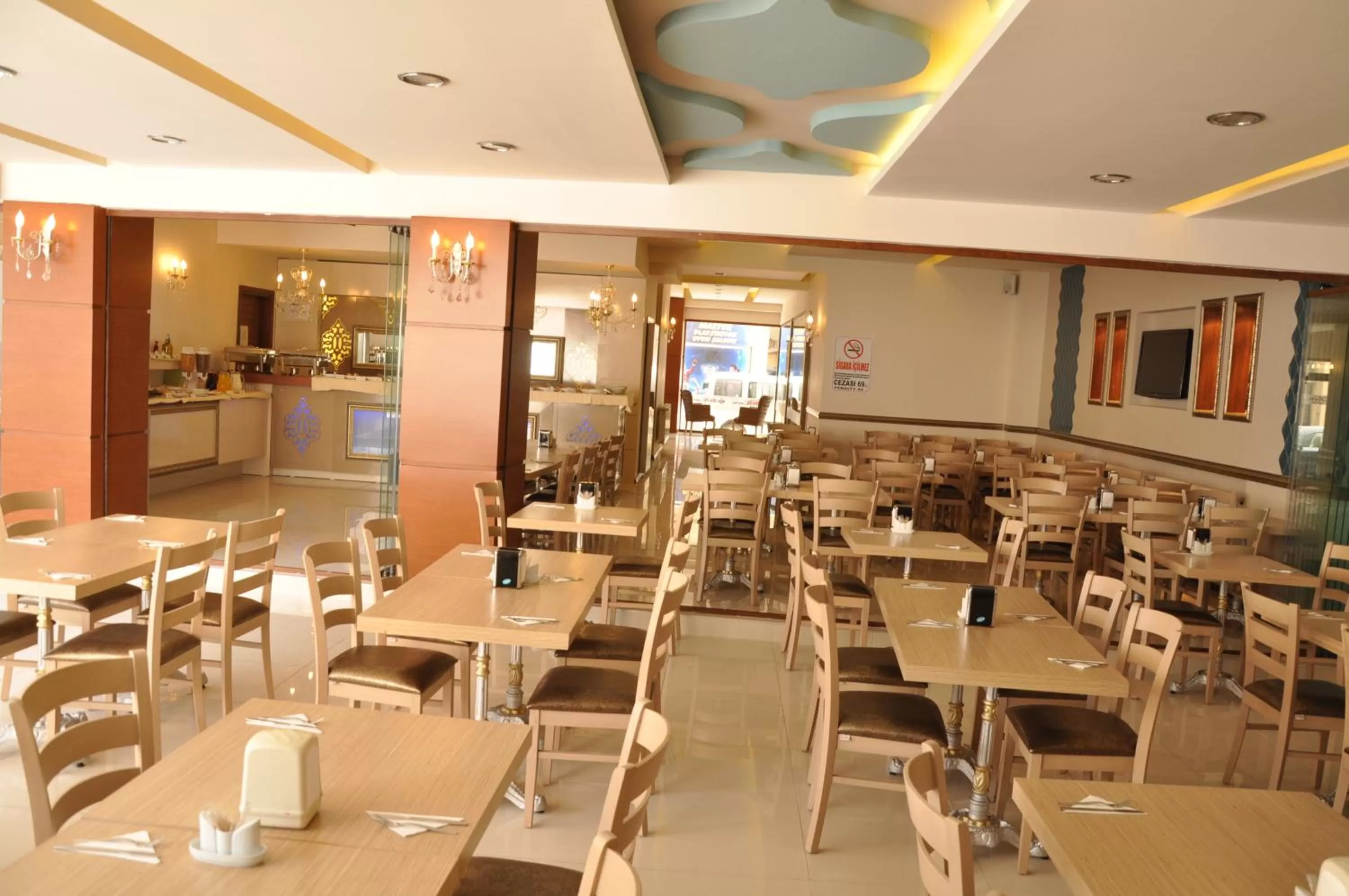 Restaurant/places to eat in Grand Anzac Hotel