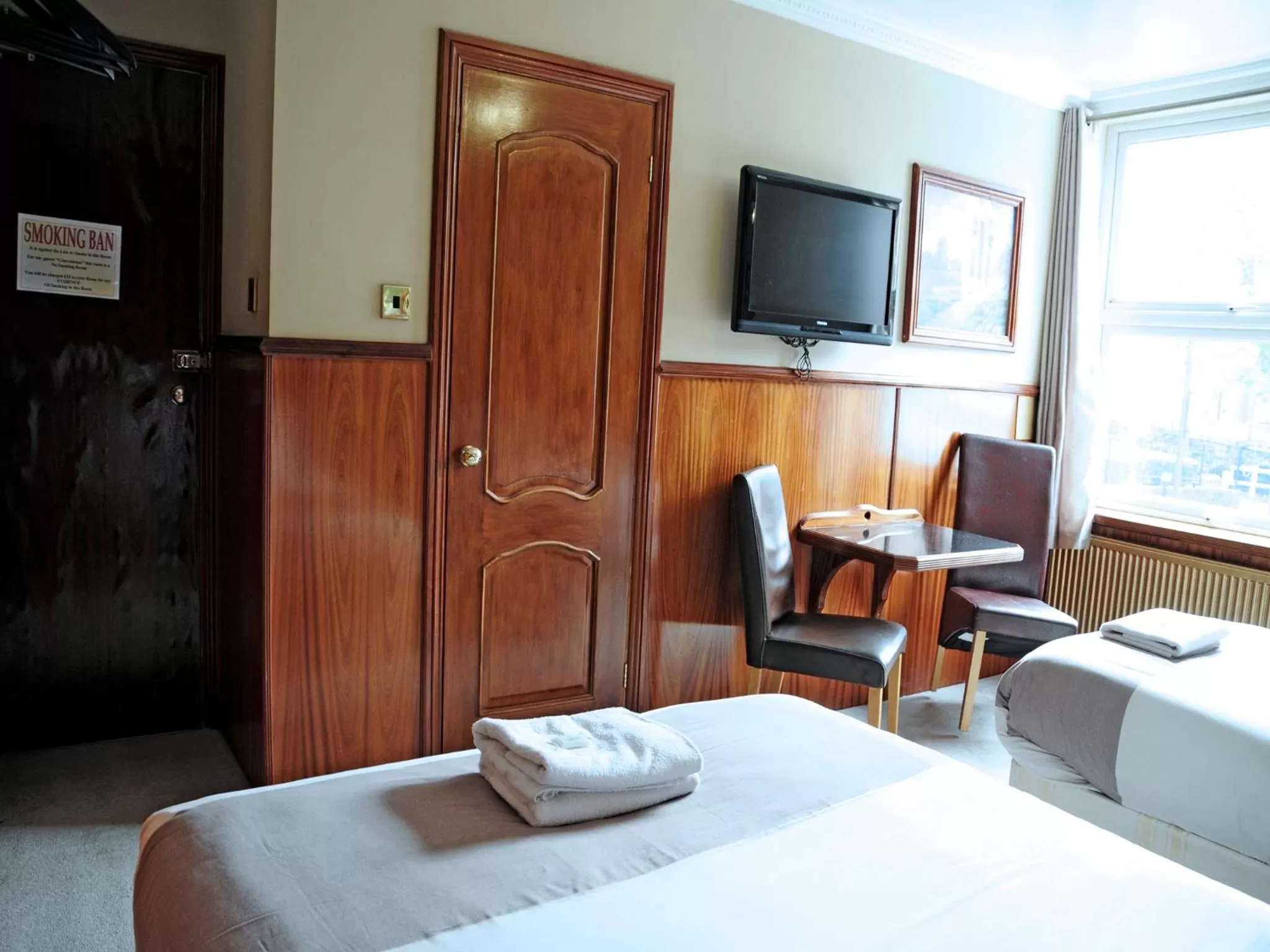 Photo of the whole room, Bed in Cricklewood Lodge Hotel