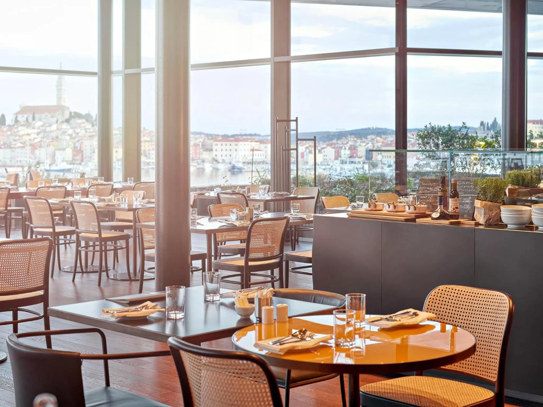 Restaurant/places to eat in Grand Park Hotel Rovinj by Maistra Collection