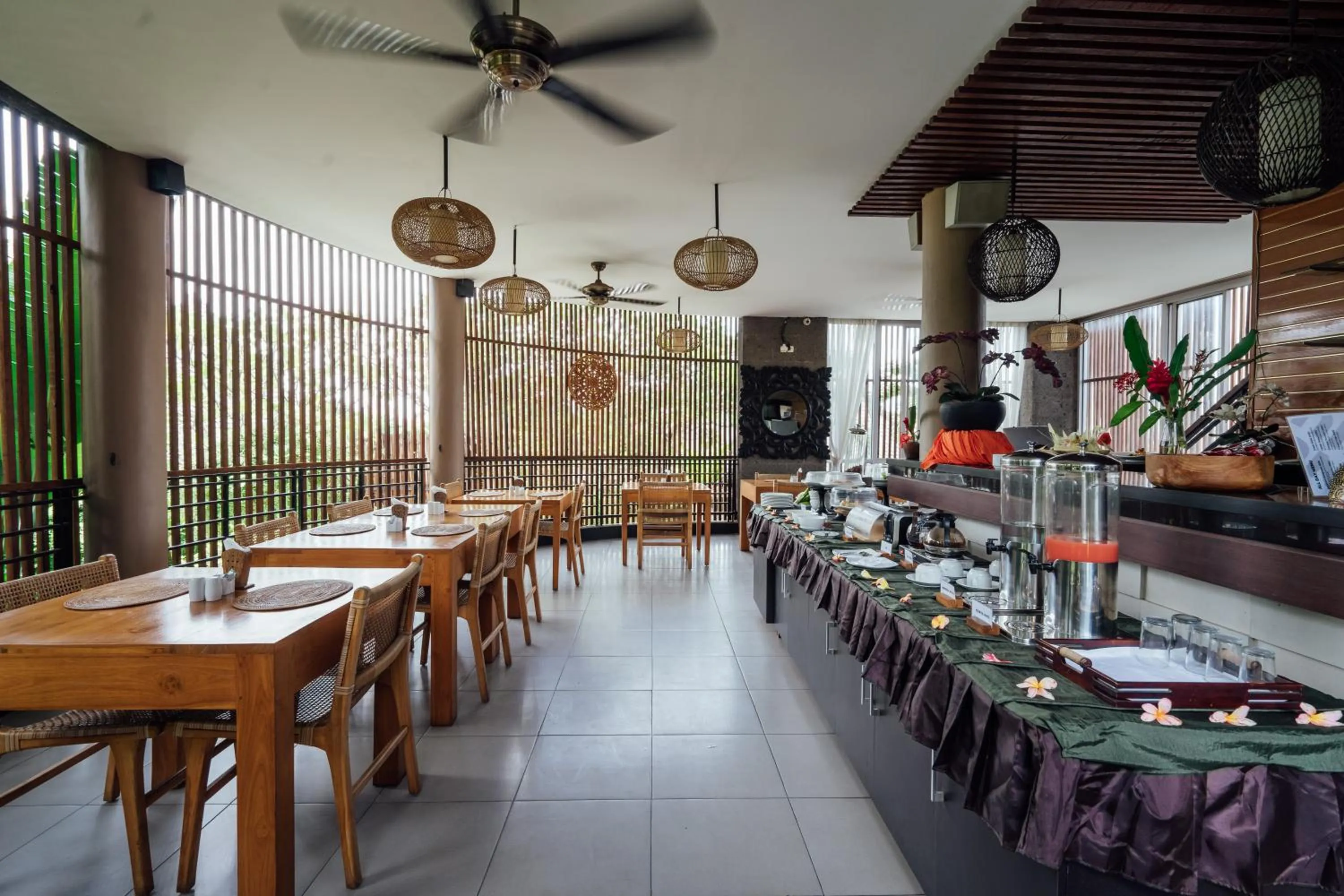Restaurant/places to eat in The Bidadari Villas and Spa Umalas - Seminyak