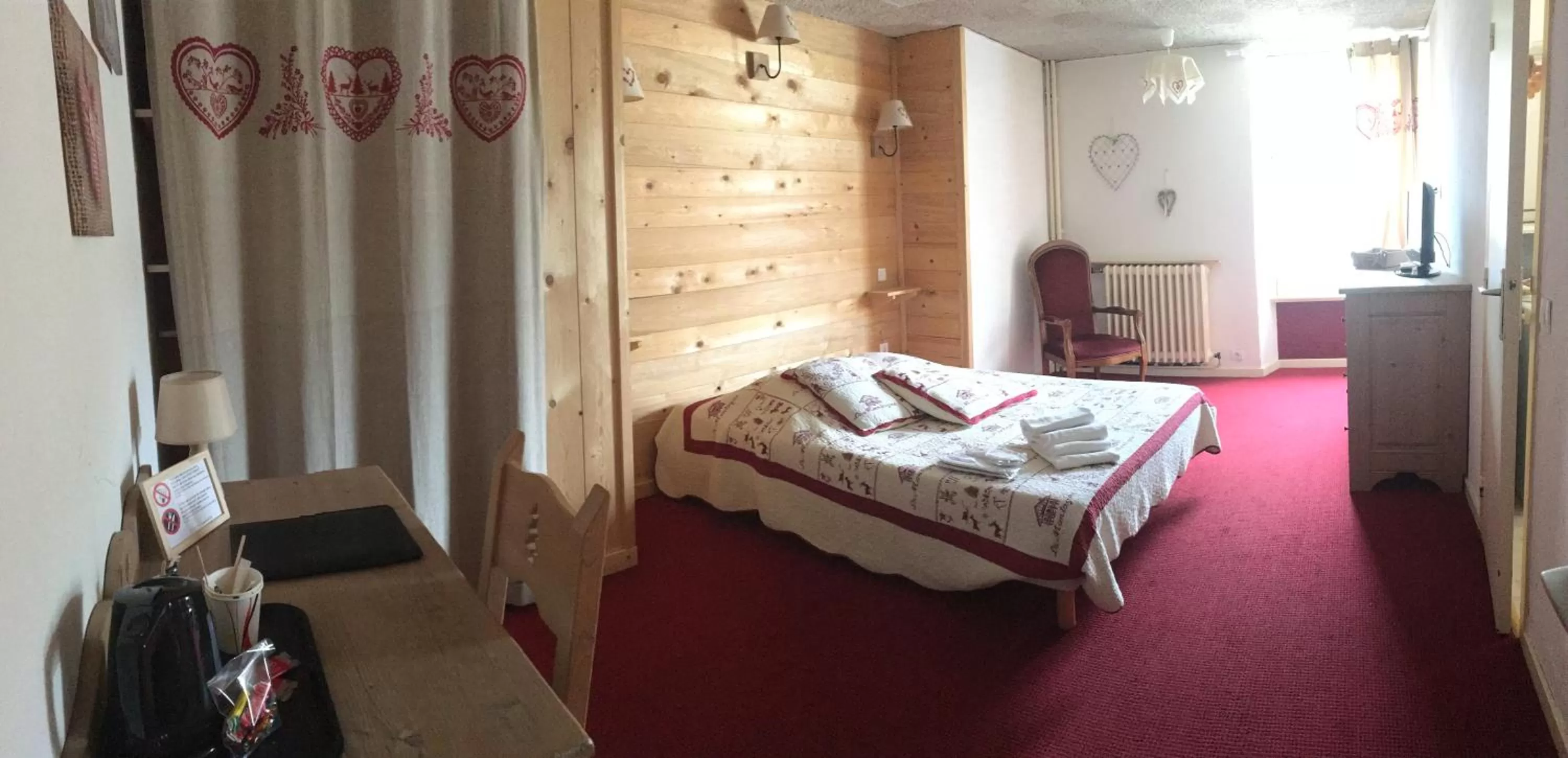 Property building in Hôtel Le Dauphin