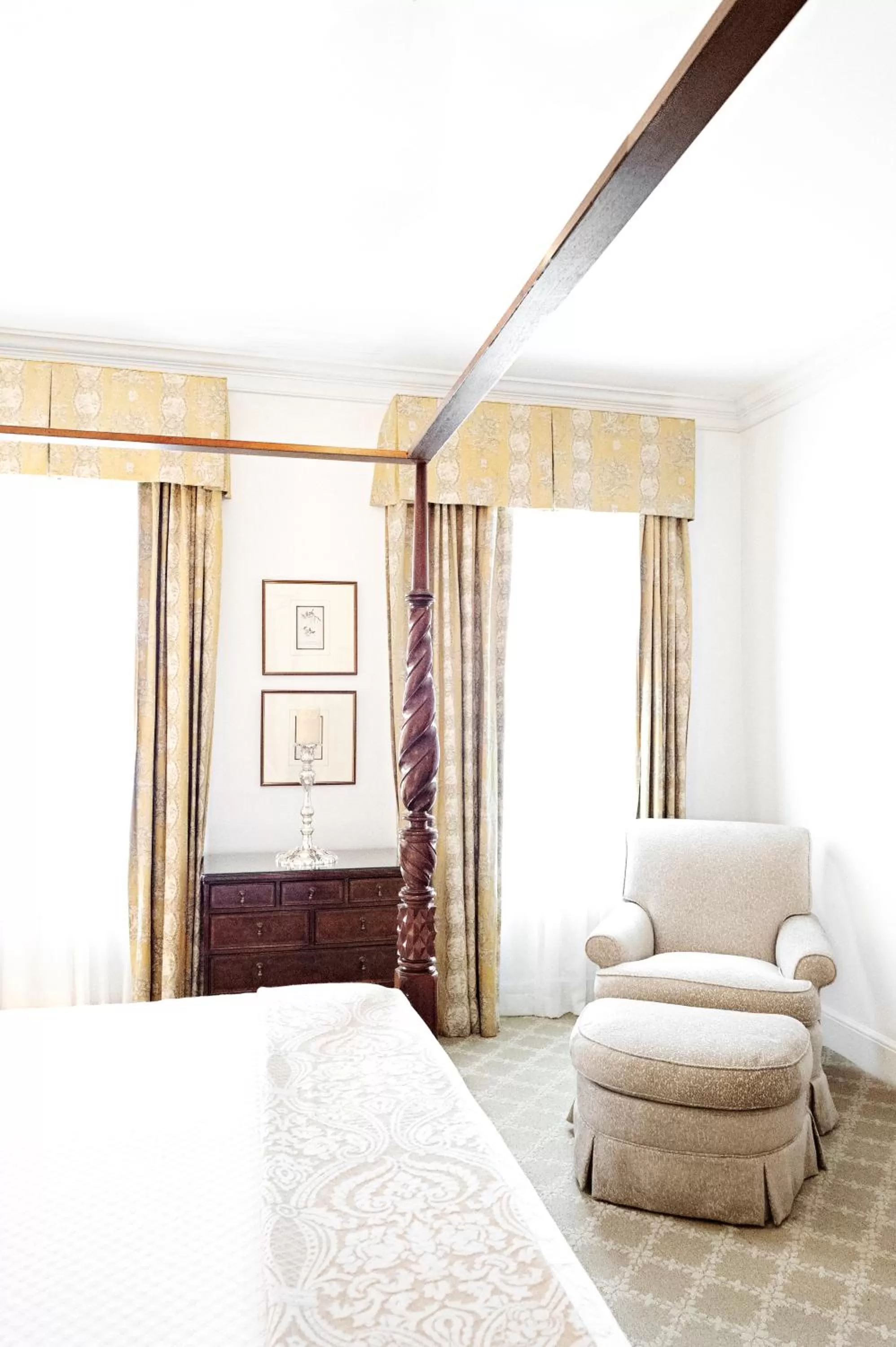 Seating area, Bed in Planters Inn - Charleston