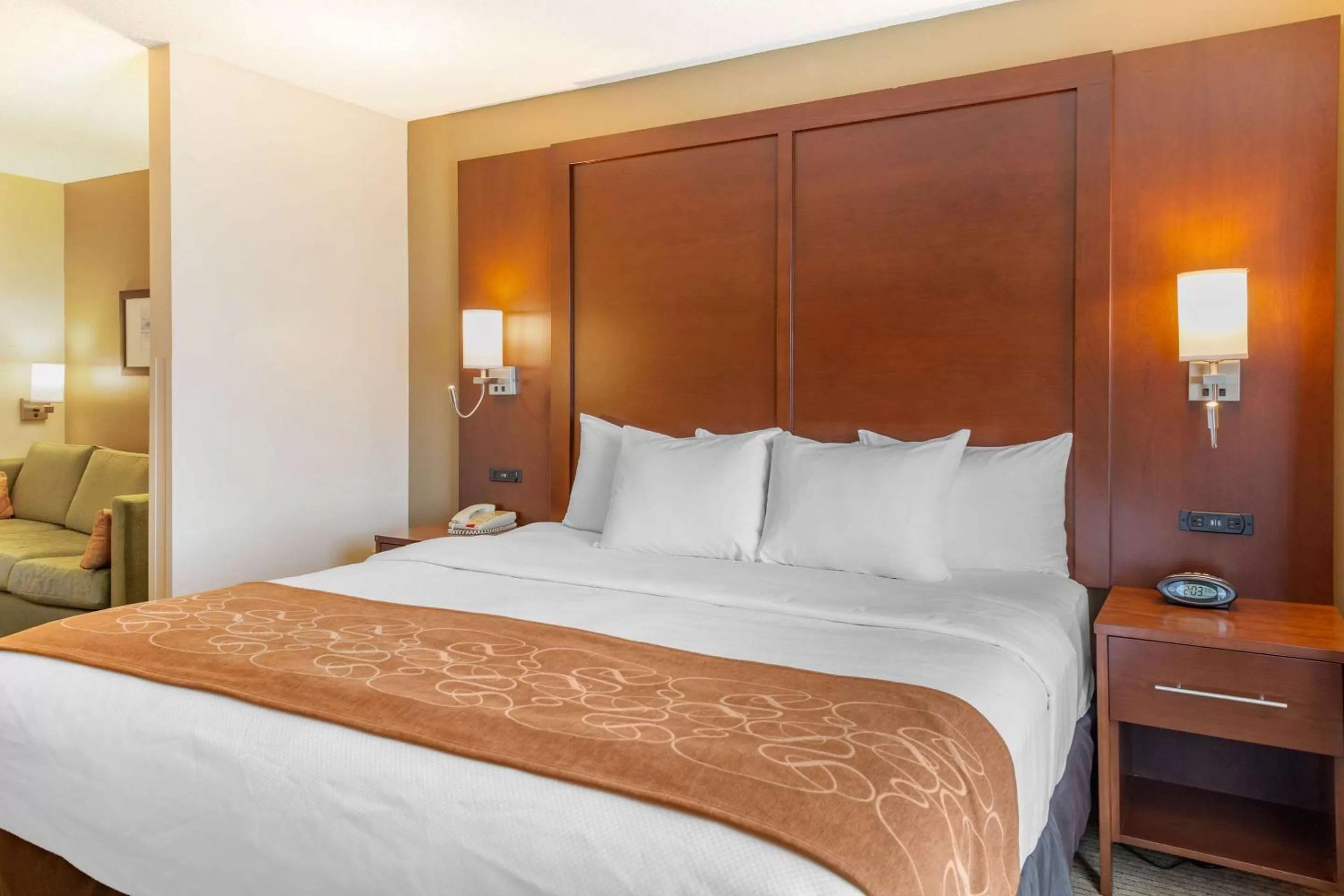 Bedroom, Bed in Comfort Suites Lancaster Amish Country