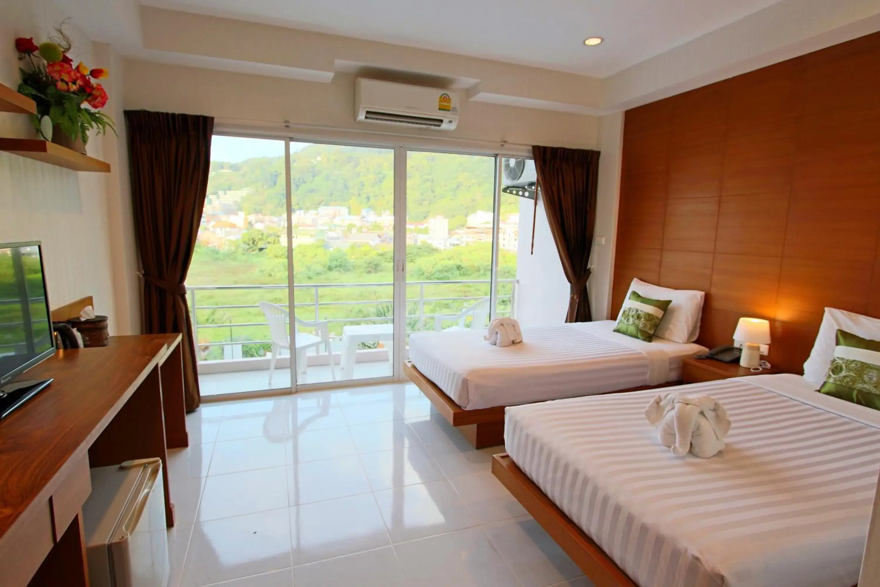 Superior Twin Room in Good Nice Hotel Superior Twin Room in Good Nice Hotel