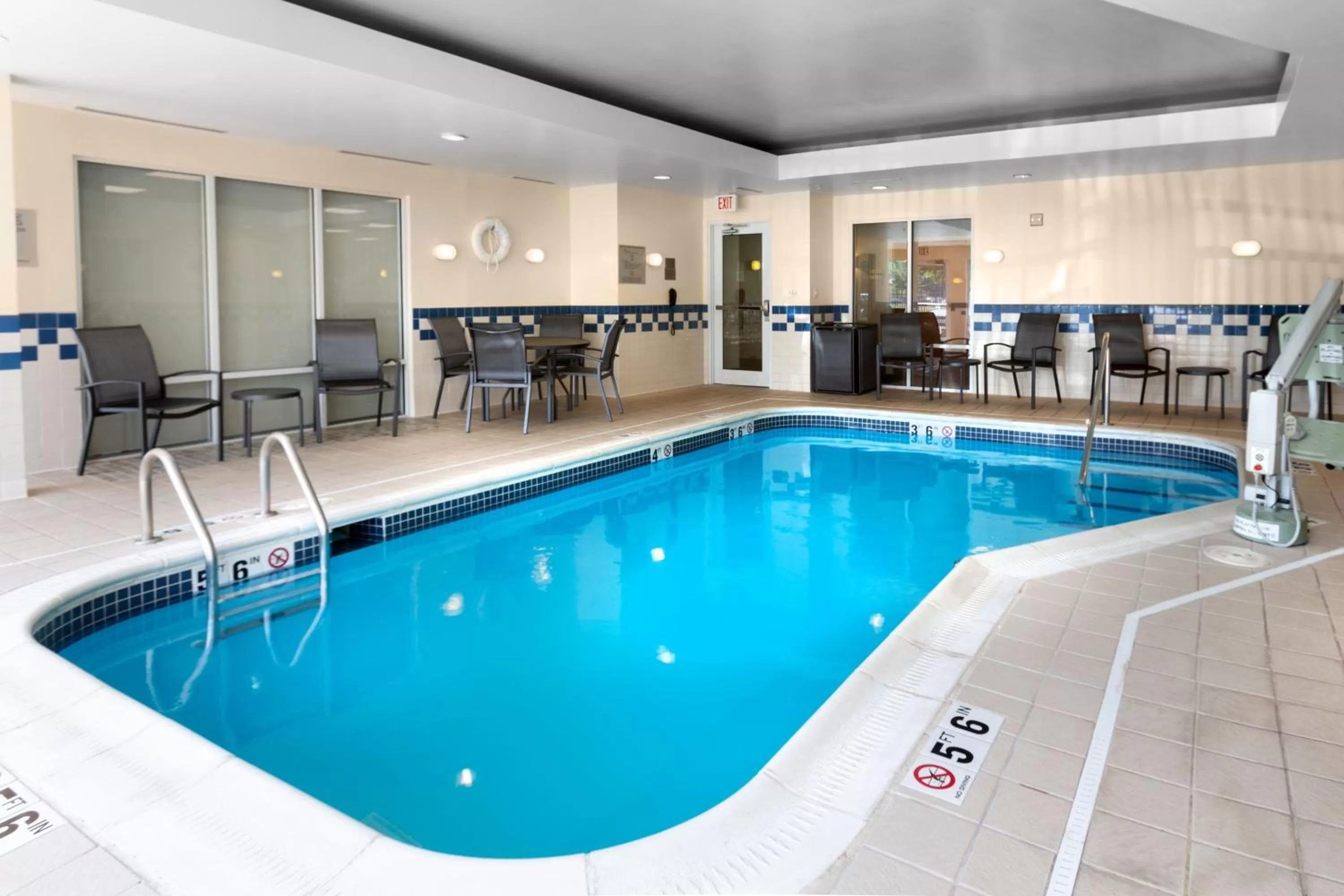 Swimming pool in Fairfield Inn & Suites Elizabeth City