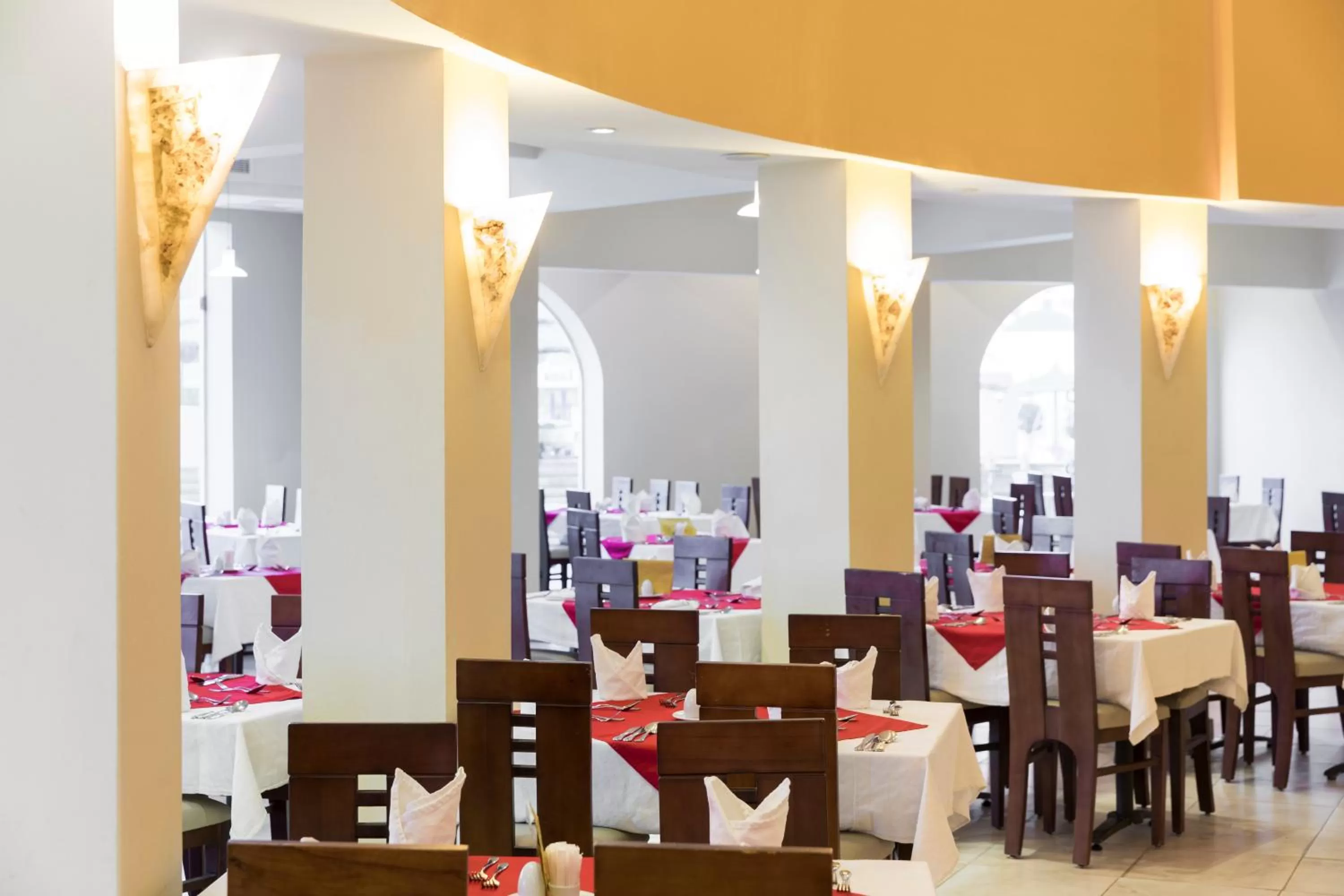 Restaurant/places to eat in Coral Sun Beach