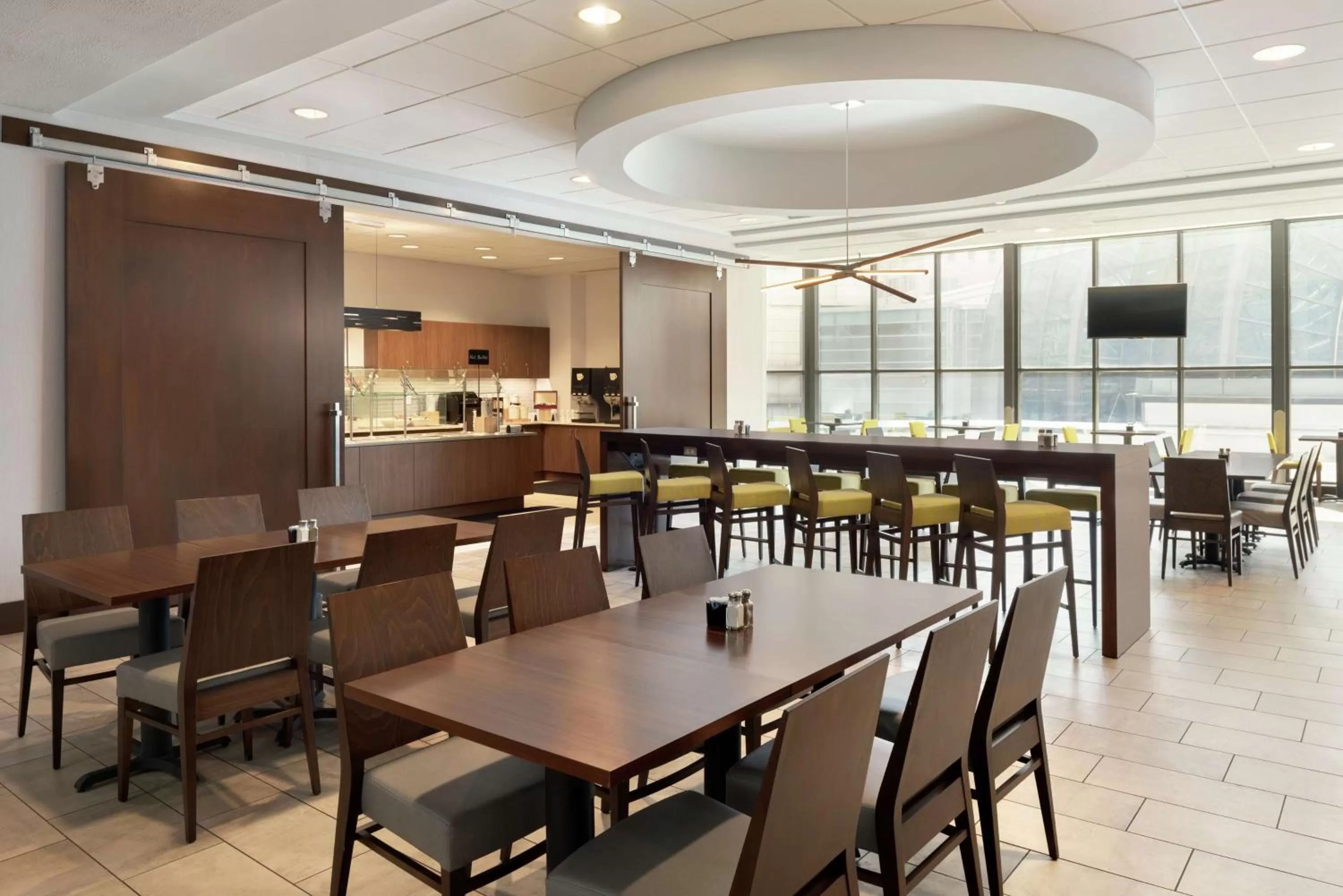 Restaurant/places to eat in Embassy Suites by Hilton Indianapolis Downtown