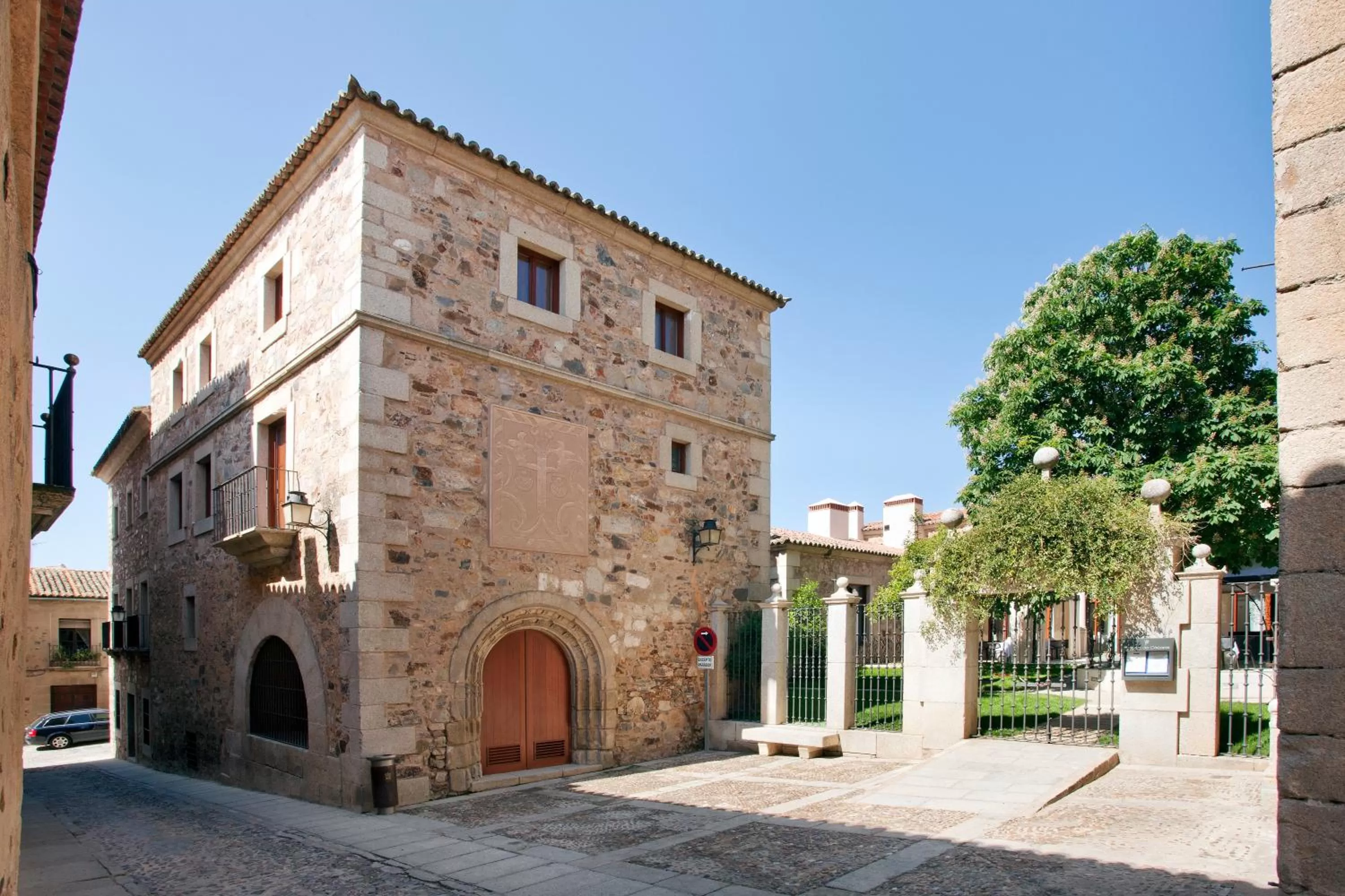Facade/entrance in Parador de Caceres