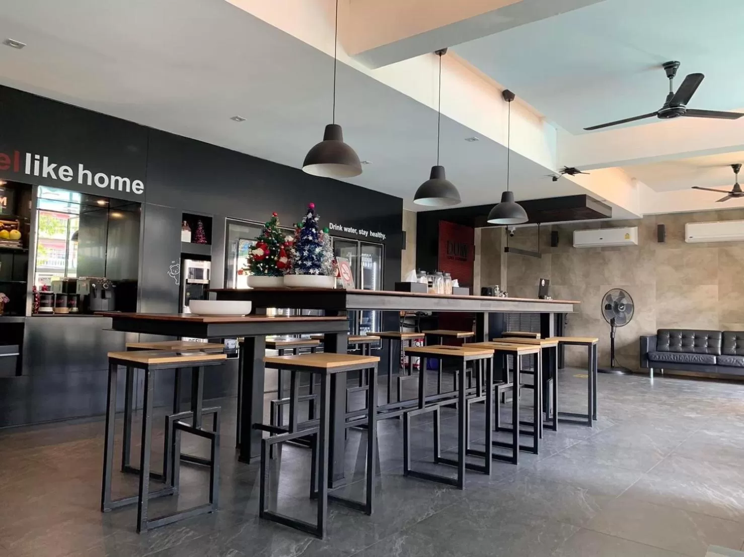 Restaurant/places to eat in DUM Hotel - Si Phum