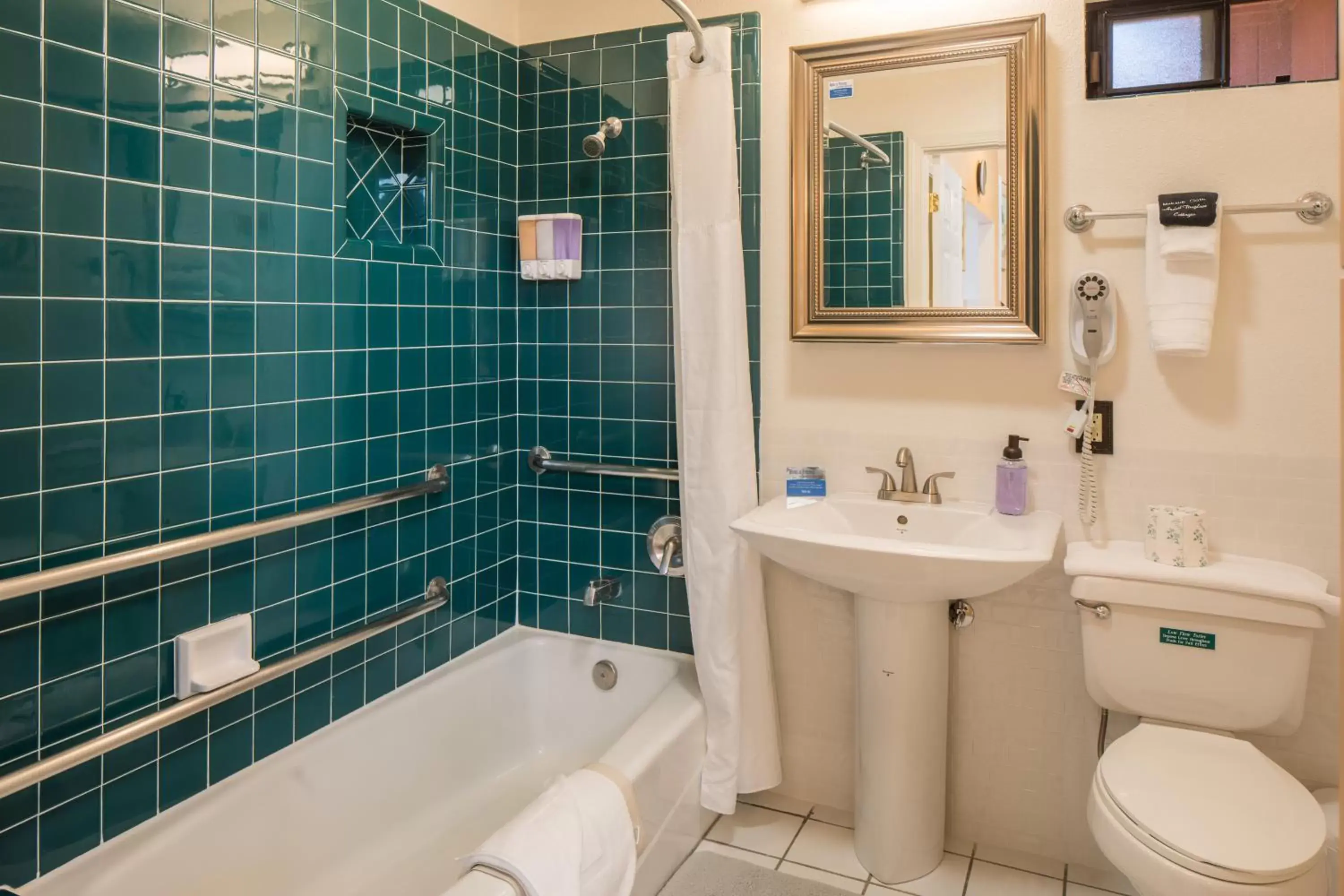 Two Bedroom Two Bathroom Cottage in Andril Fireplace Cottages Two Bedroom Two Bathroom Cottage in Andril Fireplace Cottages