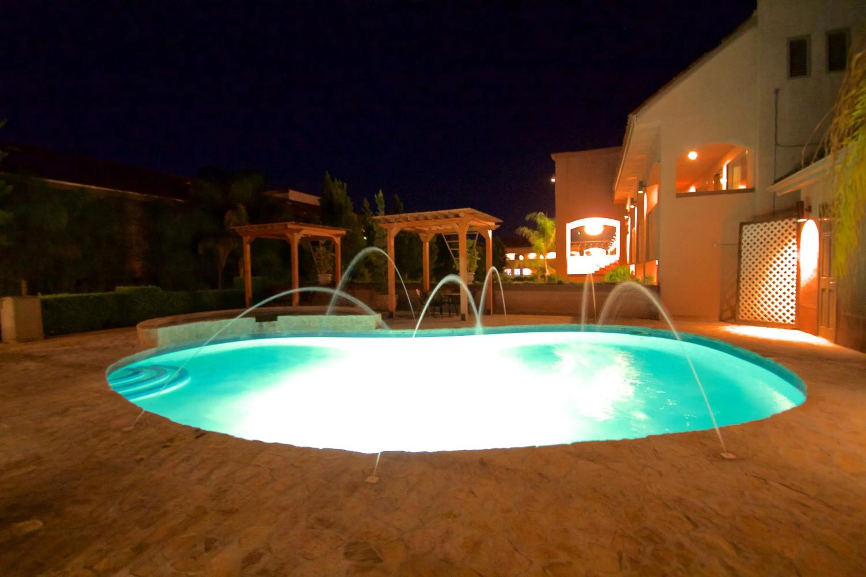 Swimming pool in Estancia Inn