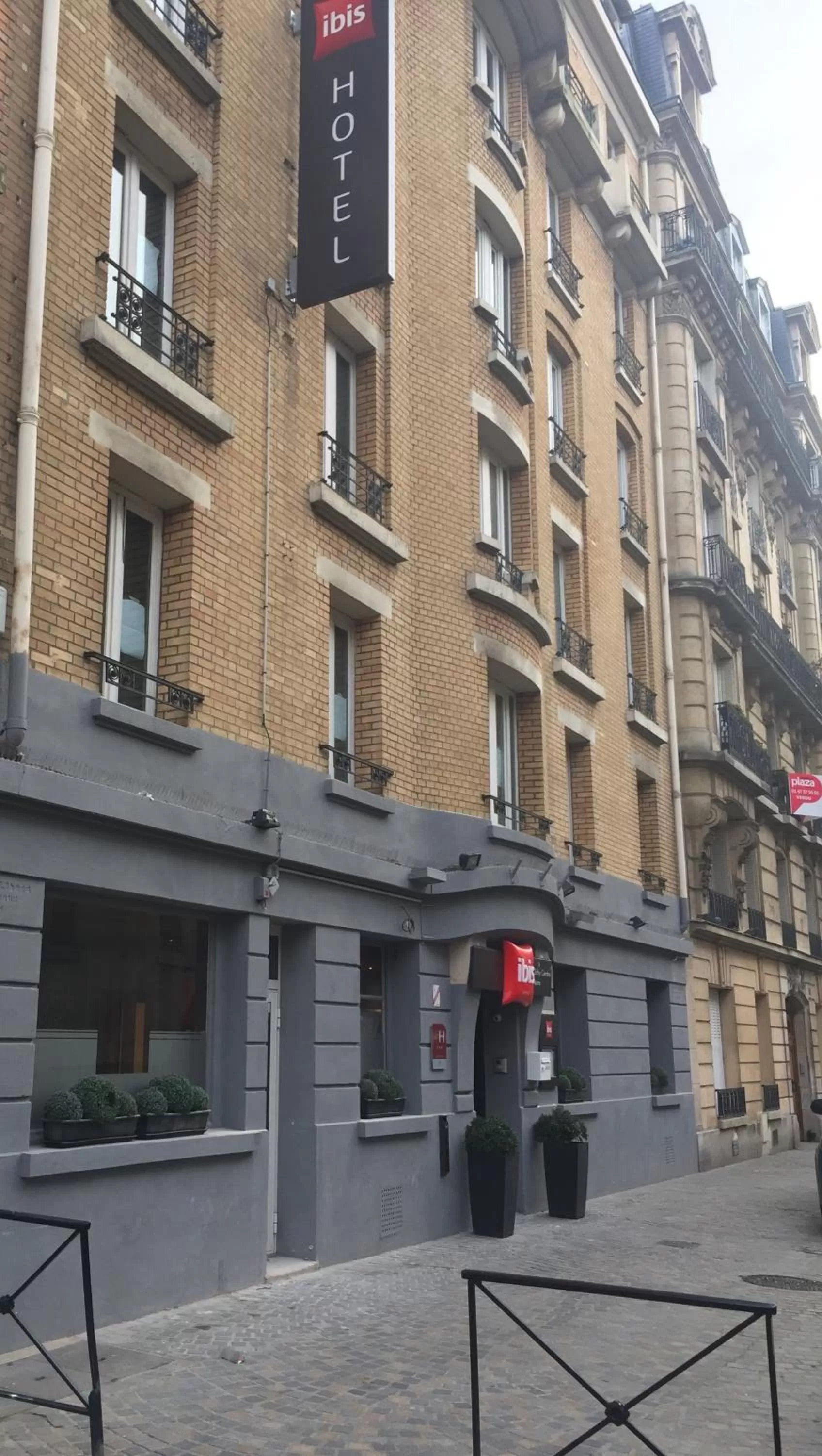 Facade/entrance in ibis Clichy Centre Mairie