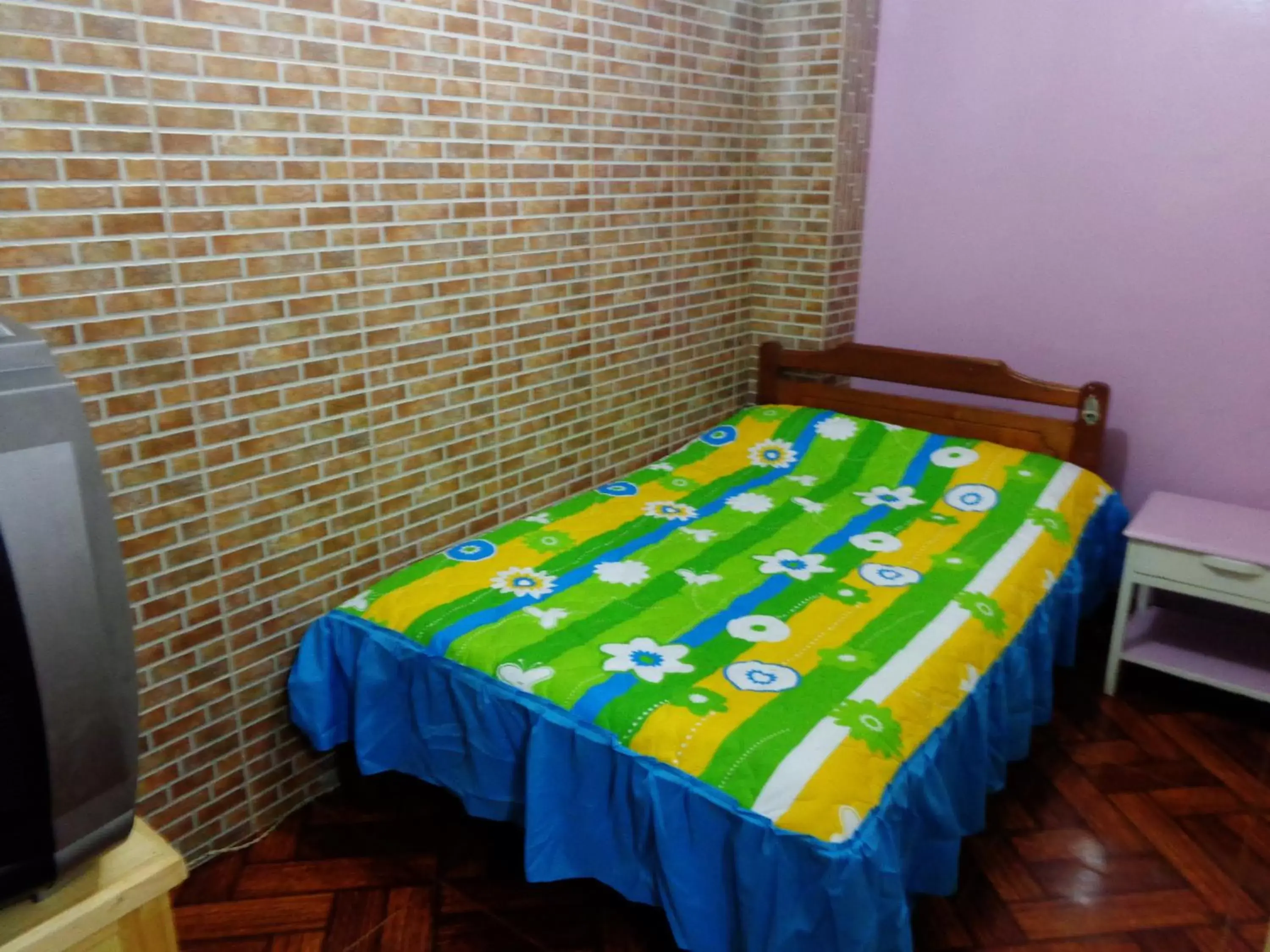 Double Room with Private Bathroom - single occupancy in Hostal Yumbo Imperial Double Room with Private Bathroom - single occupancy in Hostal Yumbo Imperial