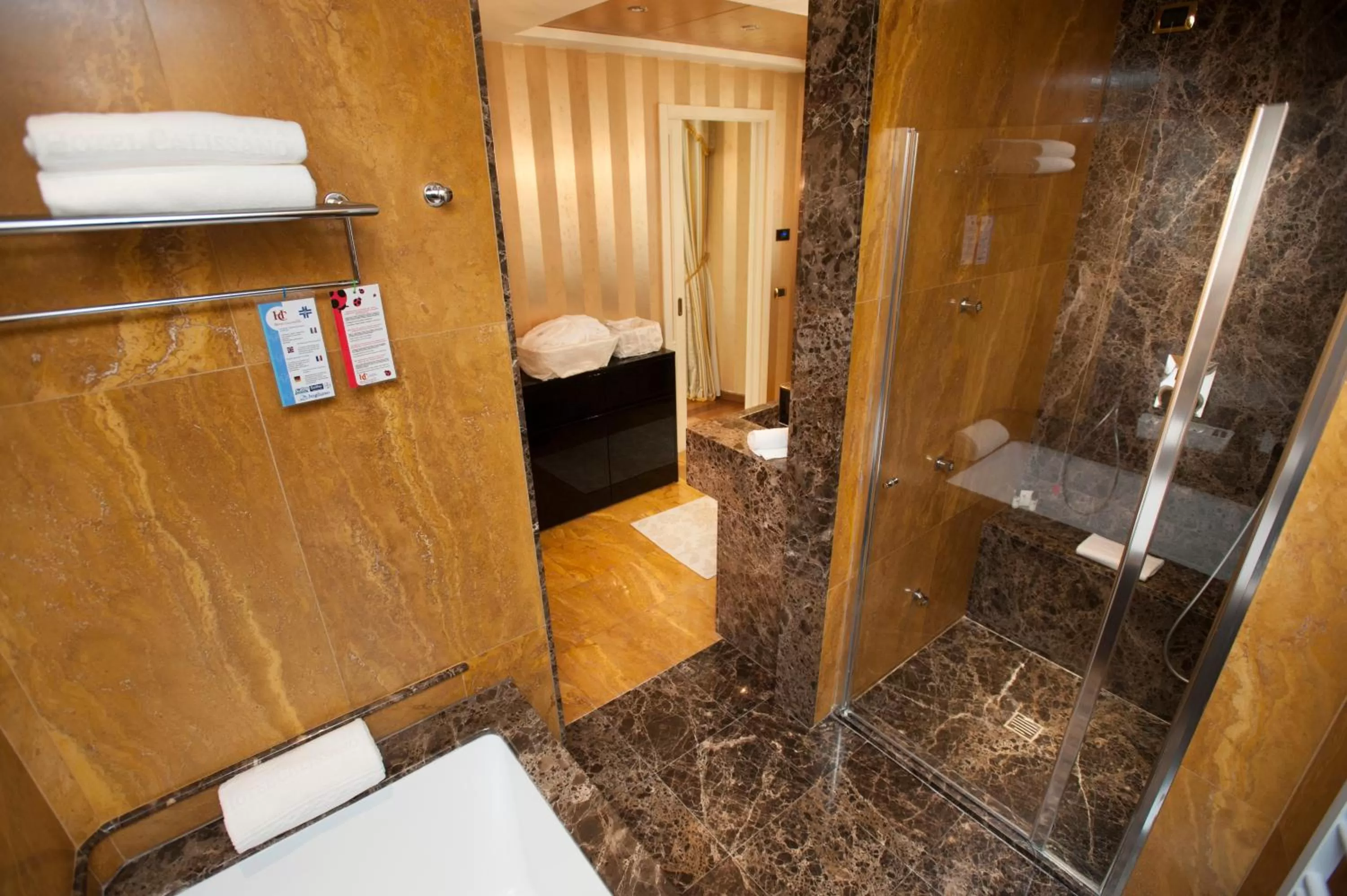 Shower in Hotel Calissano