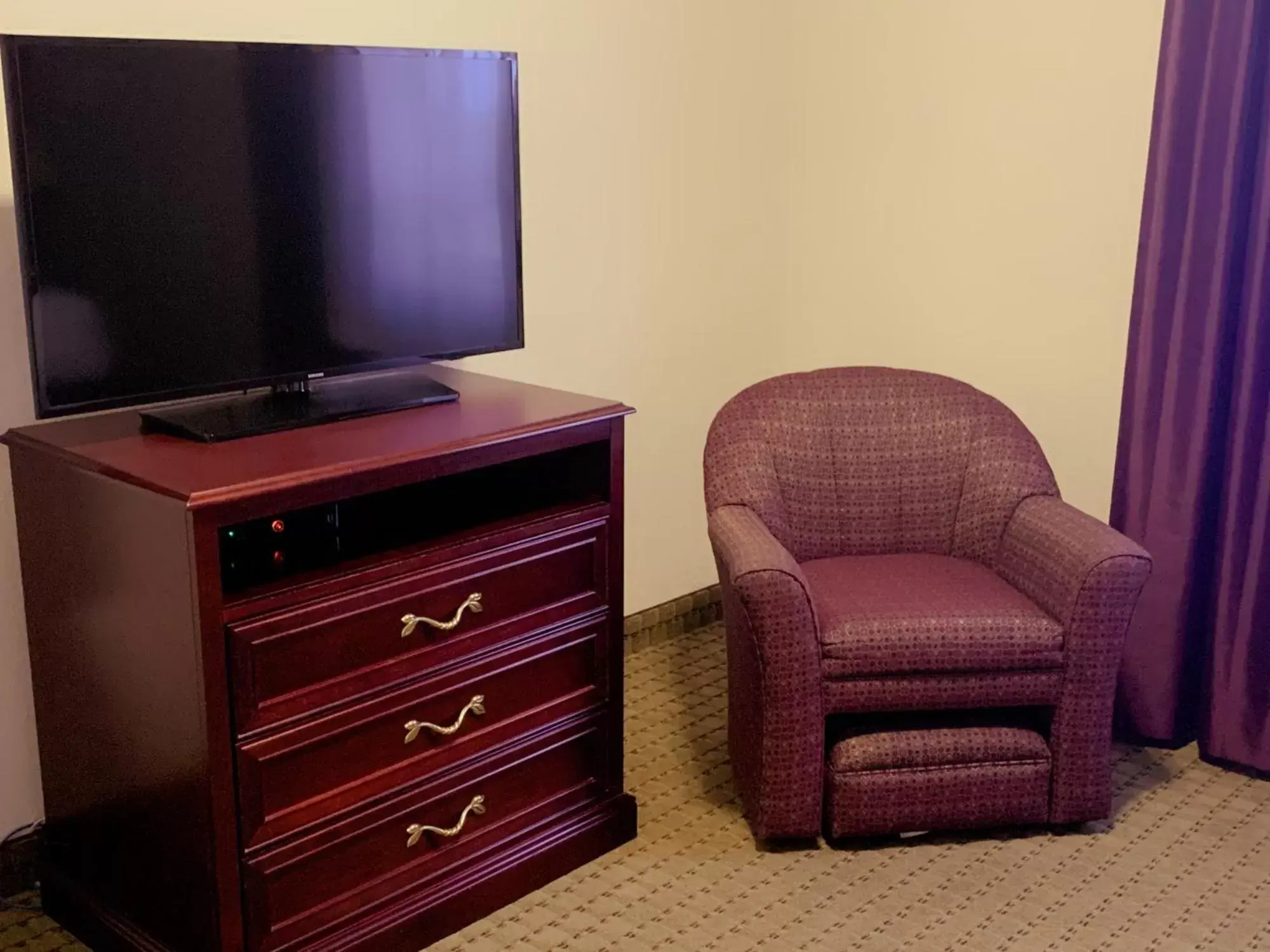 King Studio Suite - Non-Smoking in Ramada by Wyndham Red Deer Hotel & Suites King Studio Suite - Non-Smoking in Ramada by Wyndham Red Deer Hotel & Suites