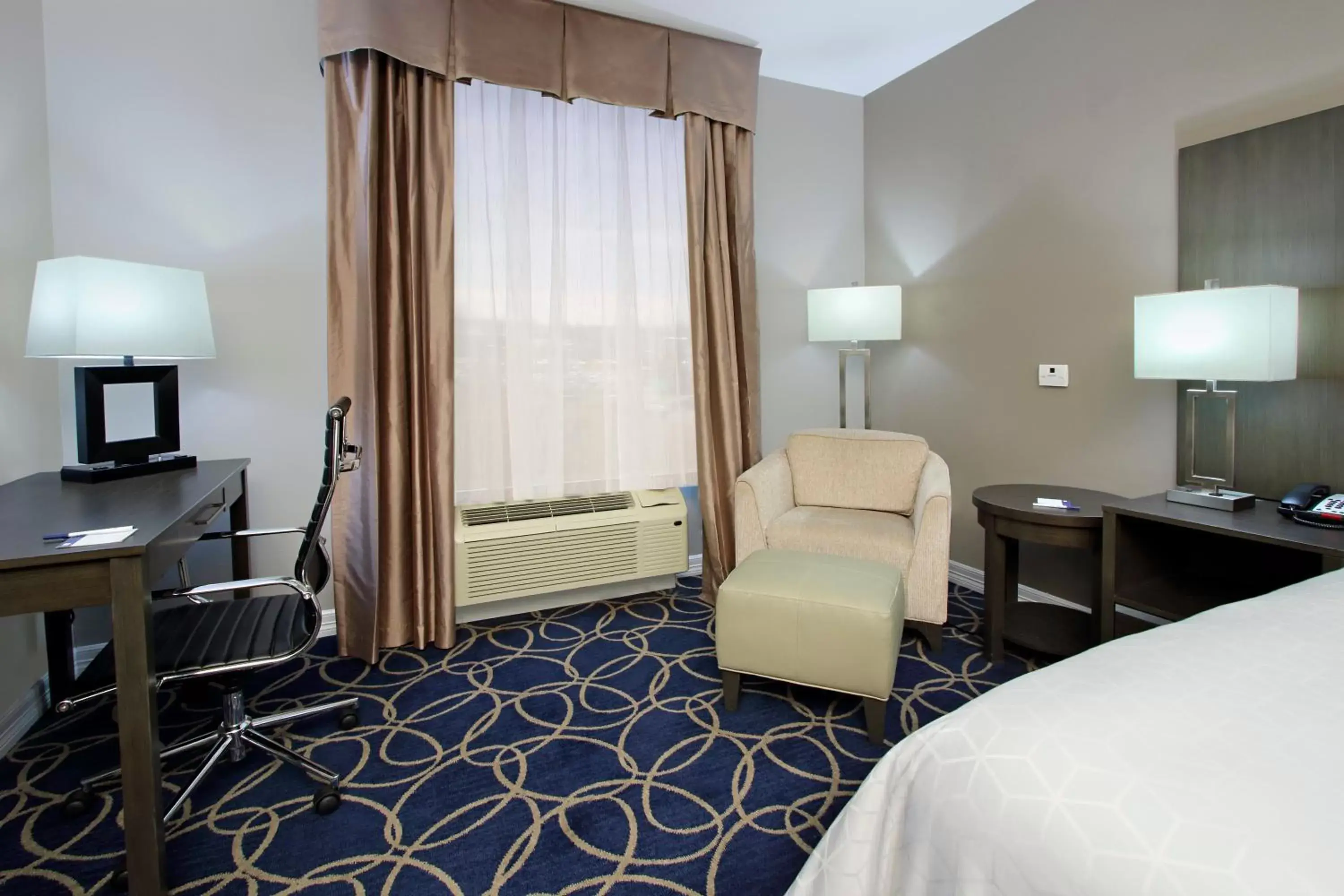 Standard King Room in Holiday Inn Express and Suites Houston North - IAH Area by IHG Standard King Room in Holiday Inn Express and Suites Houston North - IAH Area by IHG