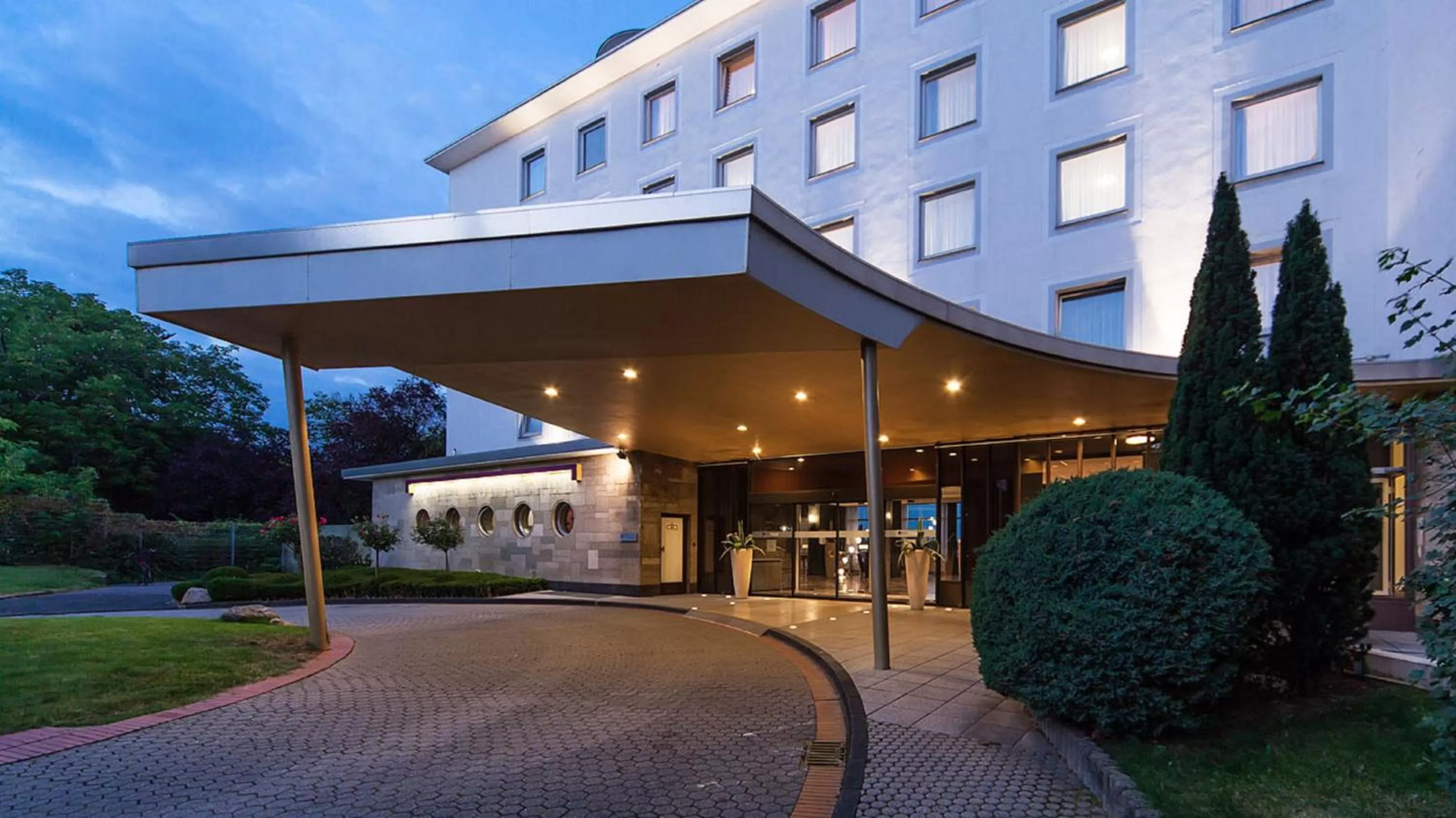 Facade/entrance in AMERON Bonn Hotel Königshof