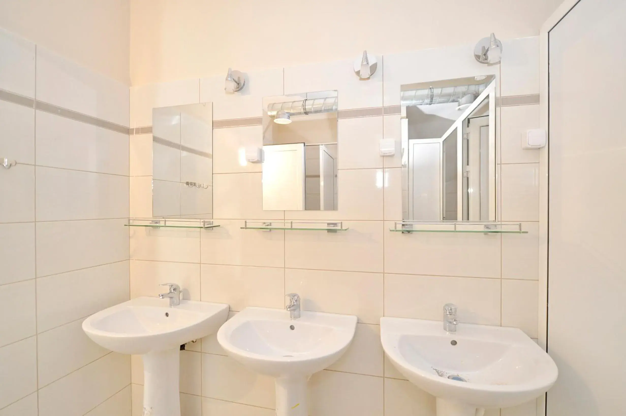 Bunk Bed in Mixed Dormitory Room in Hostel Pupa Bunk Bed in Mixed Dormitory Room in Hostel Pupa