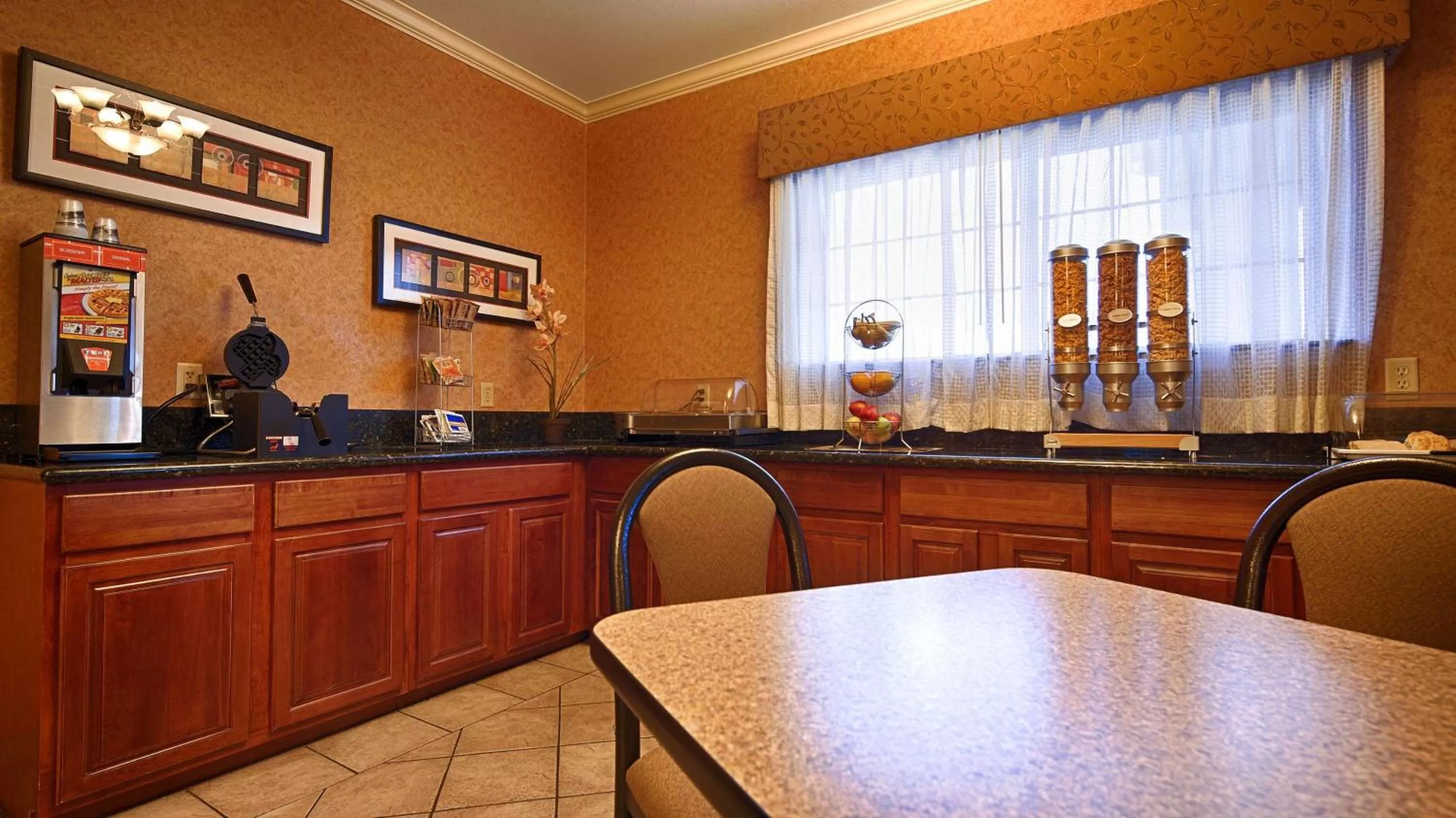 Restaurant/places to eat in Best Western Inn & Suites - Henrietta