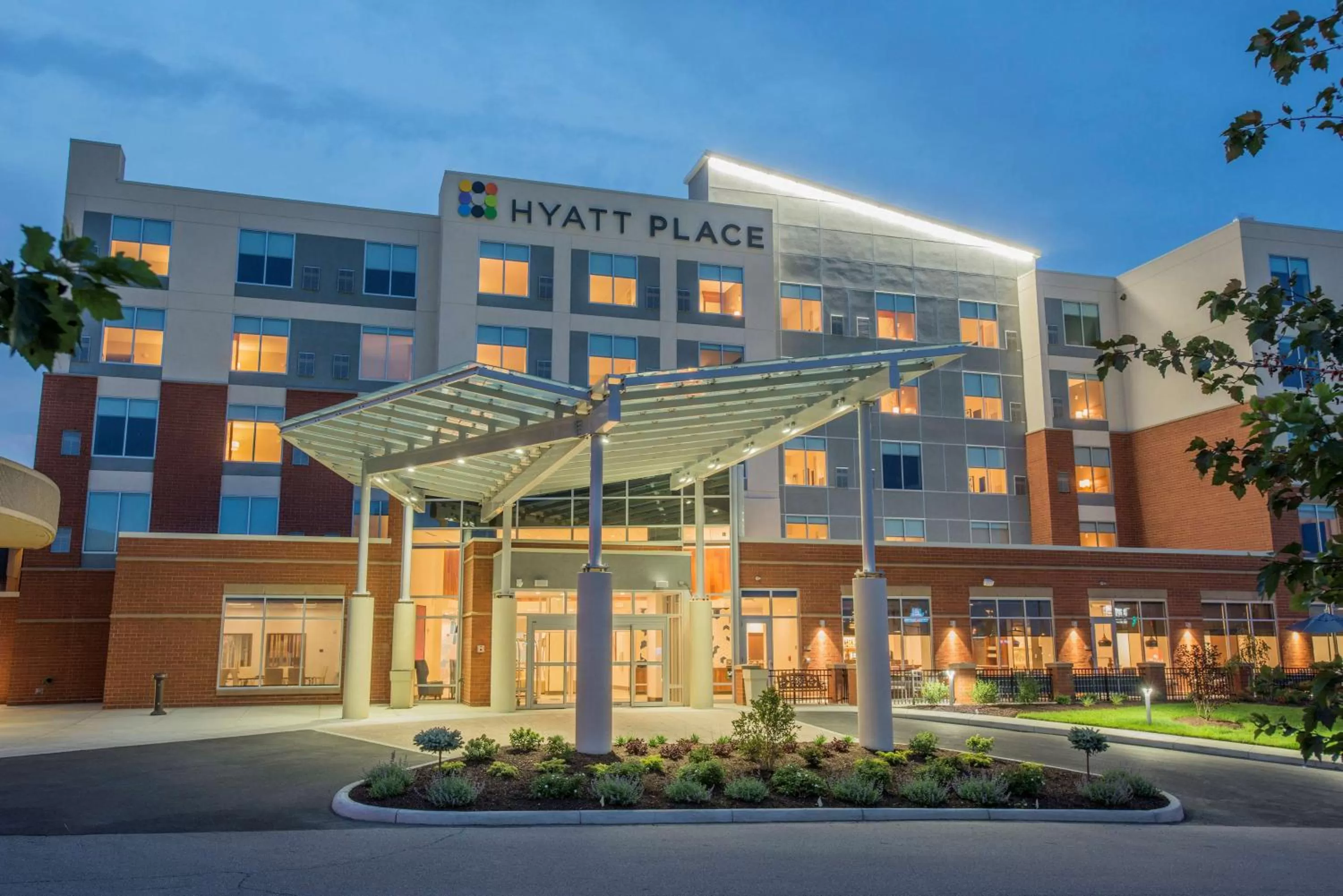 Property building in Hyatt Place Cincinnati/Sharonville Convention Center