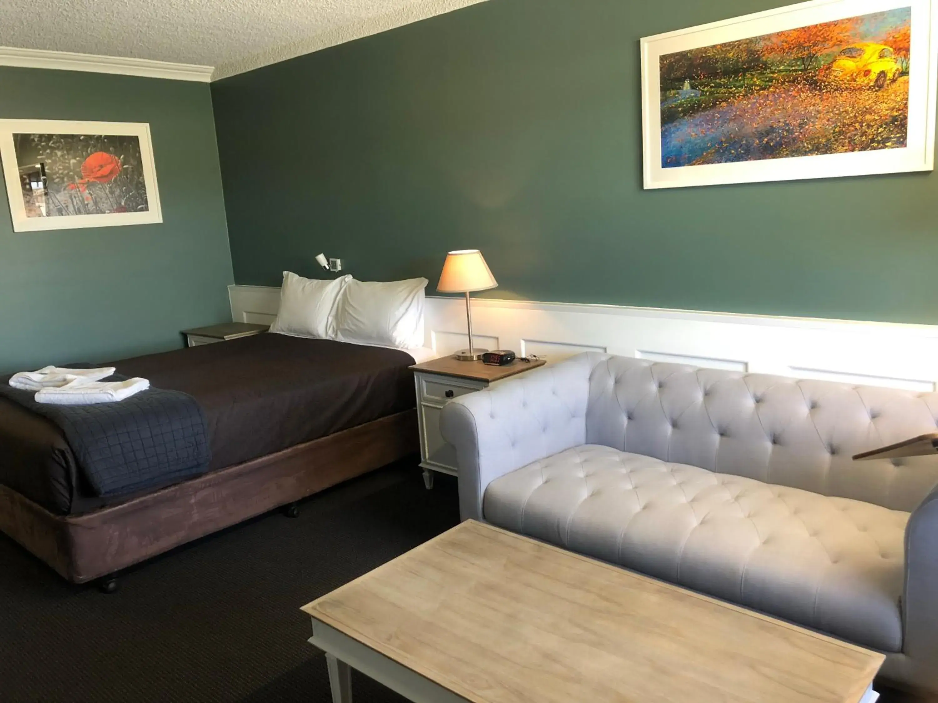 Heritage Queen Room in Dog Rock Motel Heritage Queen Room in Dog Rock Motel