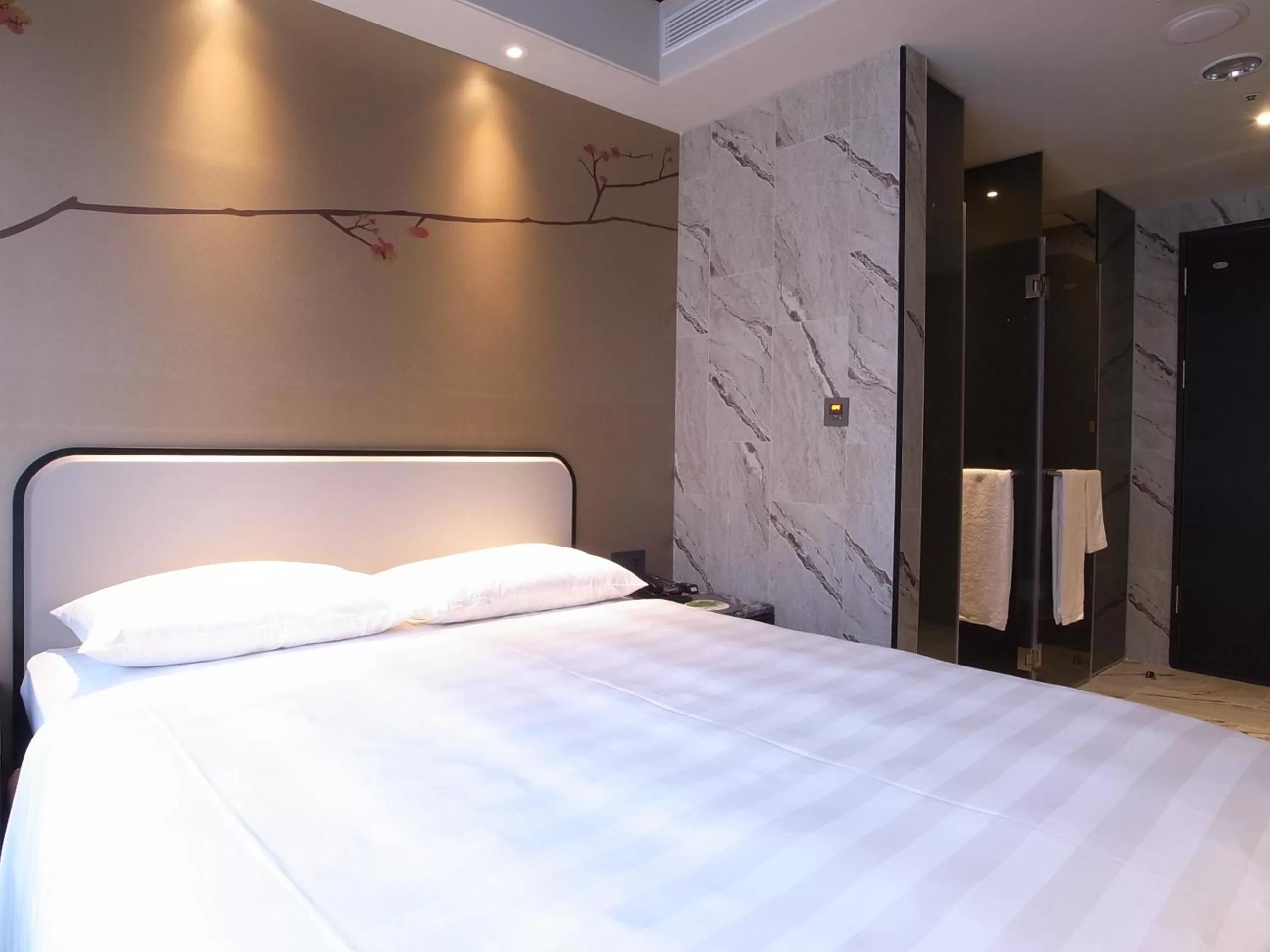 Bedroom, Bed in Hotel Midtown Richardson - Kaohsiung Bo'ai