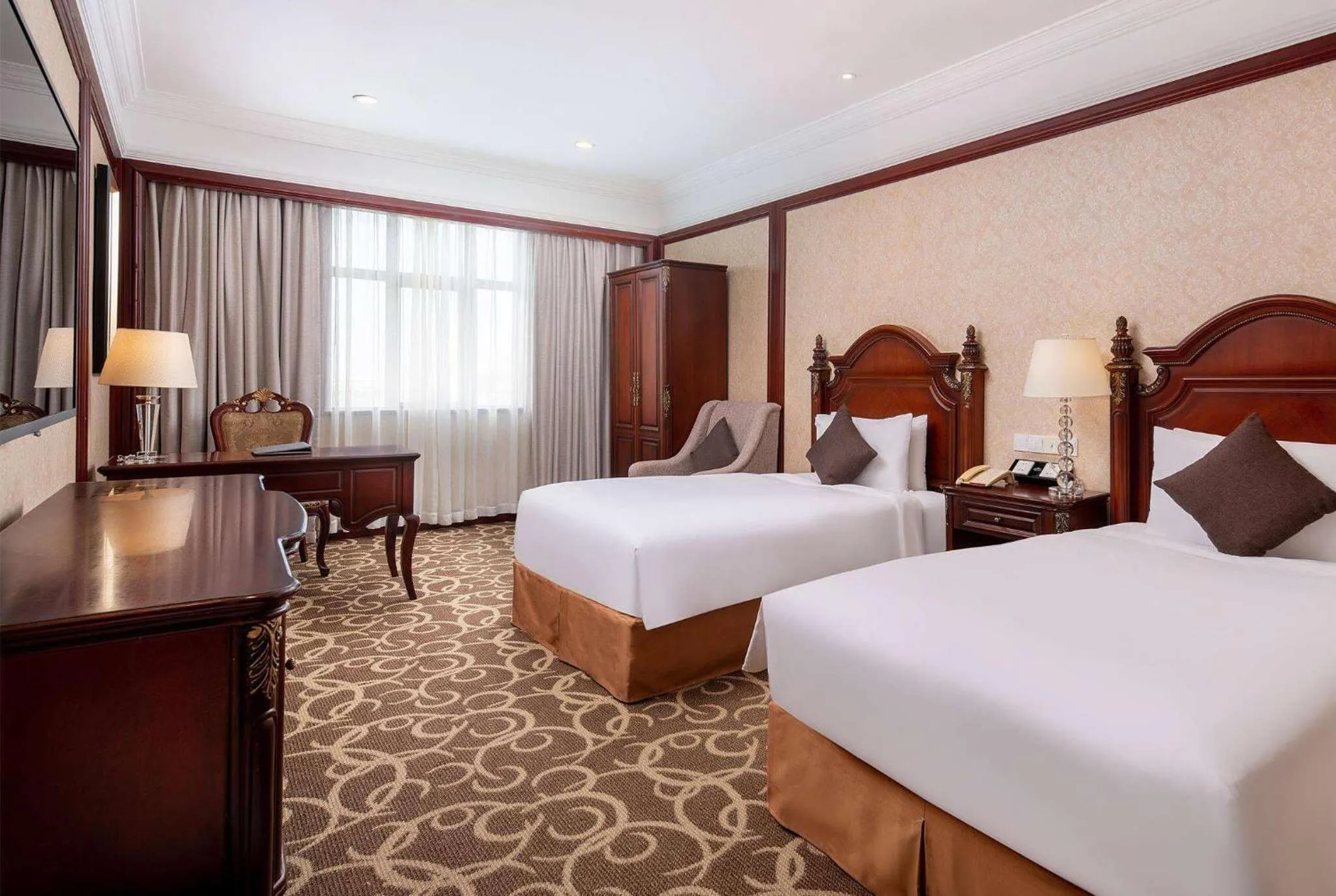 Photo of the whole room, Bed in Wyndham Shanghai Hongqiao