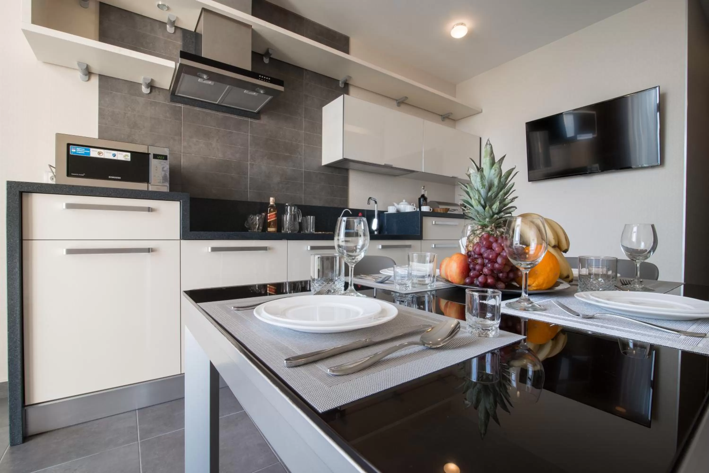 Kitchen or kitchenette, Kitchen/Kitchenette in 12th Floor Apartments