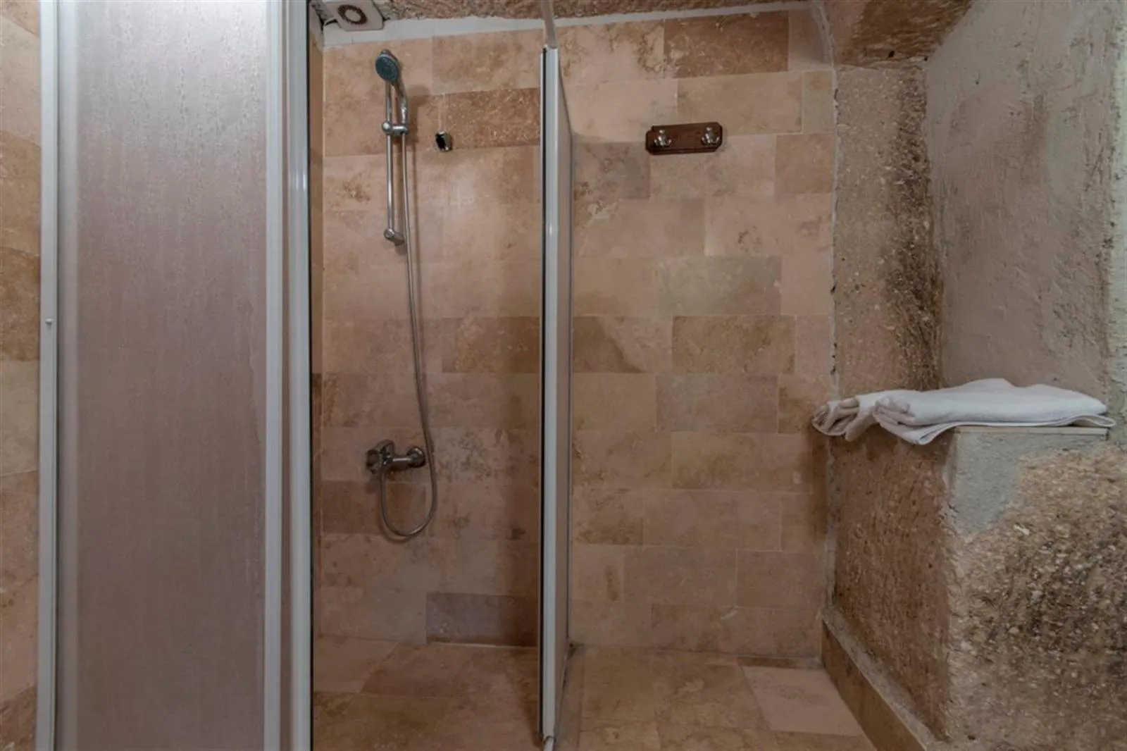 Bathroom in Antique Terrace Cave Suites