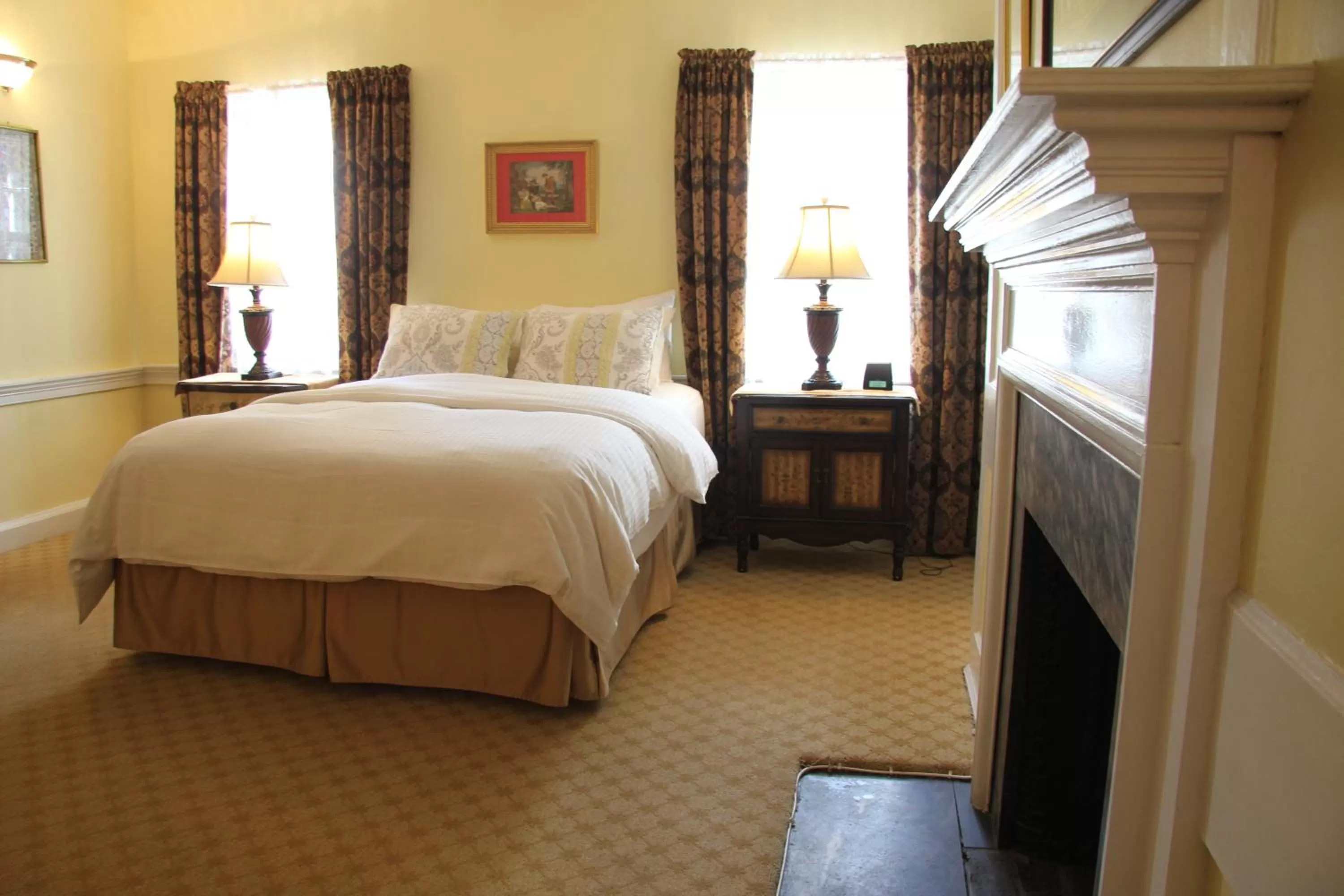 Bed in Morris House Hotel