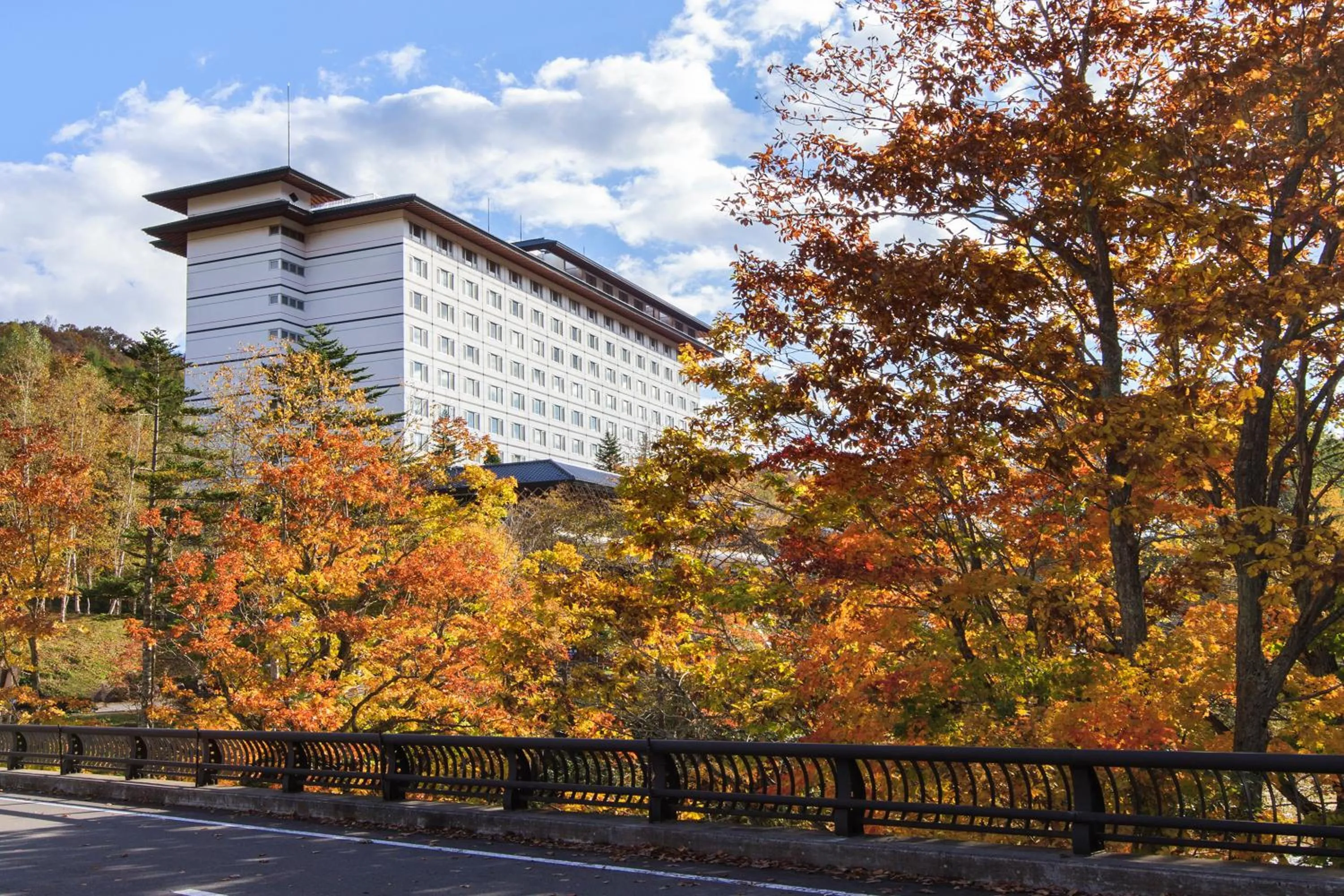 Property building in Kitayuzawa Mori no soraniwa