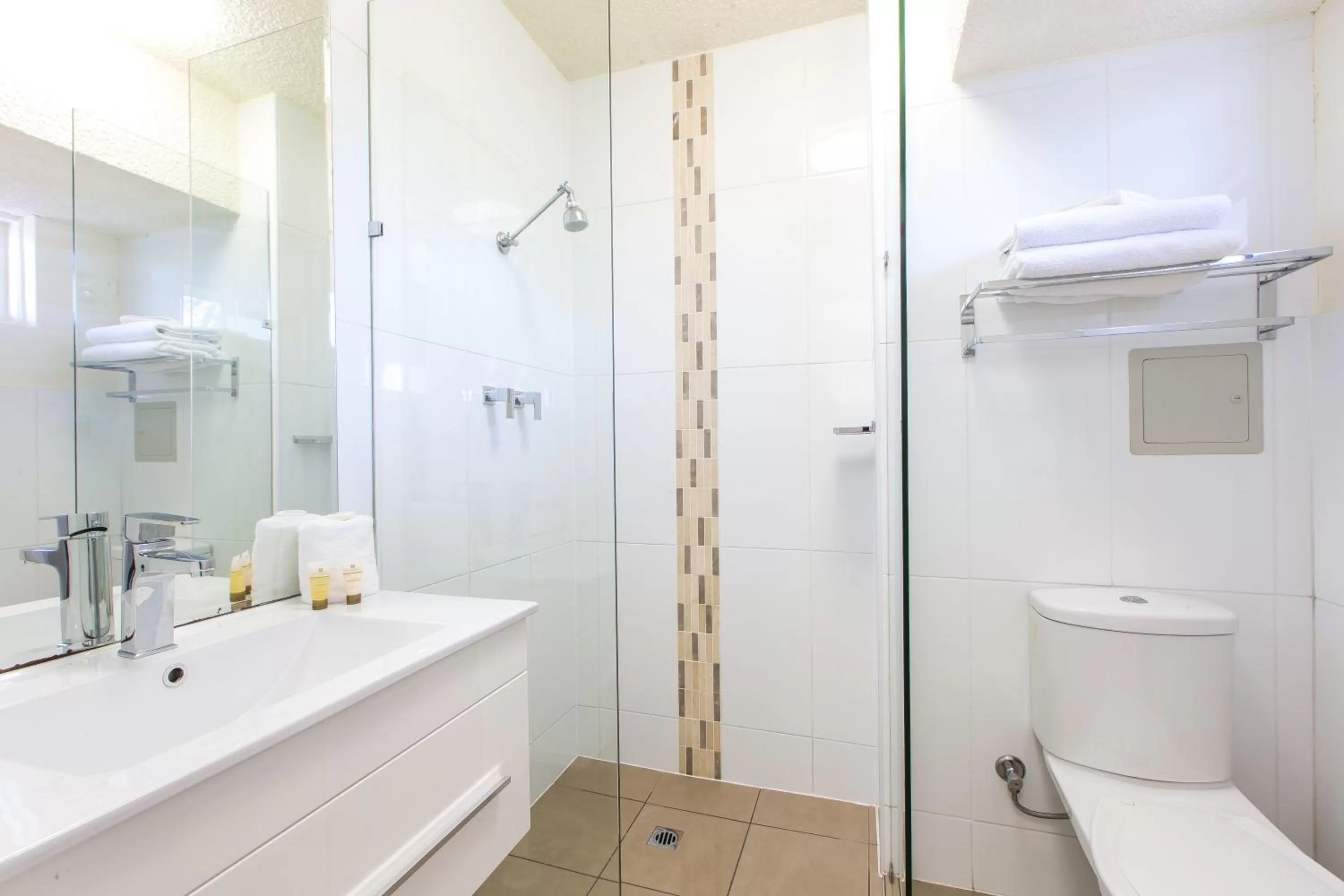 Bathroom in El Motor Inn