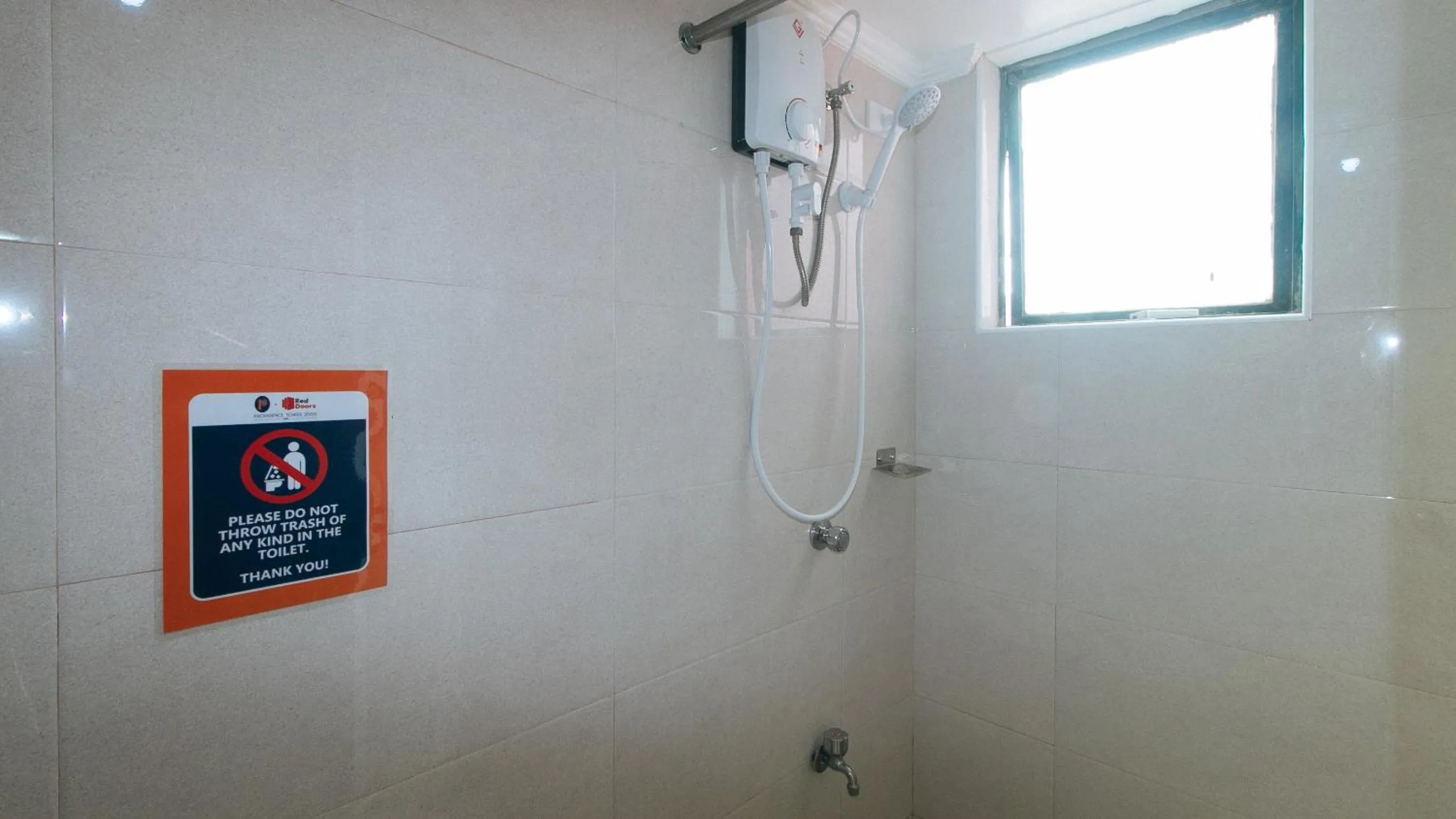 Queen Room in RedDoorz The Providence Tower - Vaccinated Staff