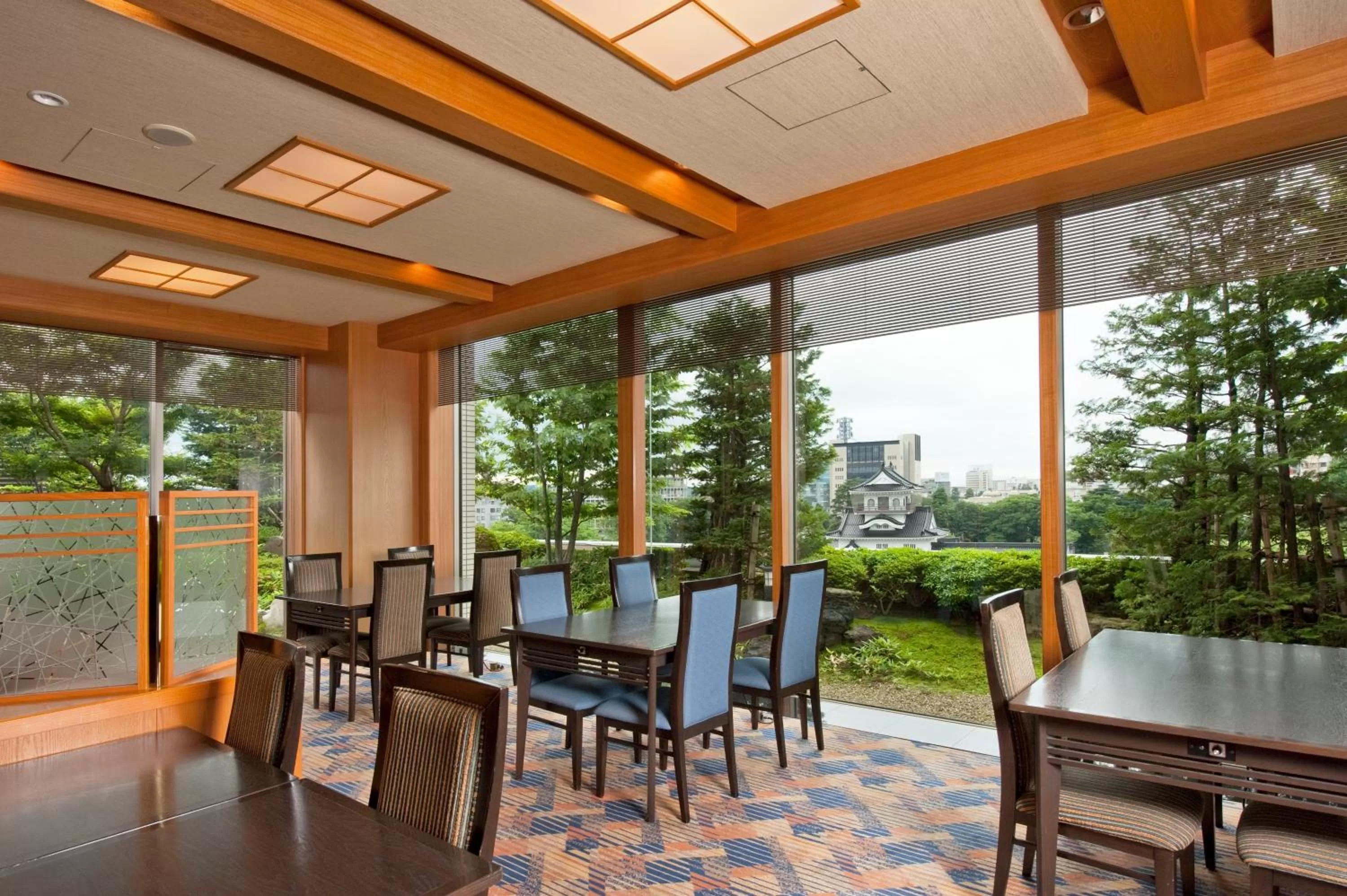 Restaurant/places to eat in ANA Crowne Plaza Toyama by IHG