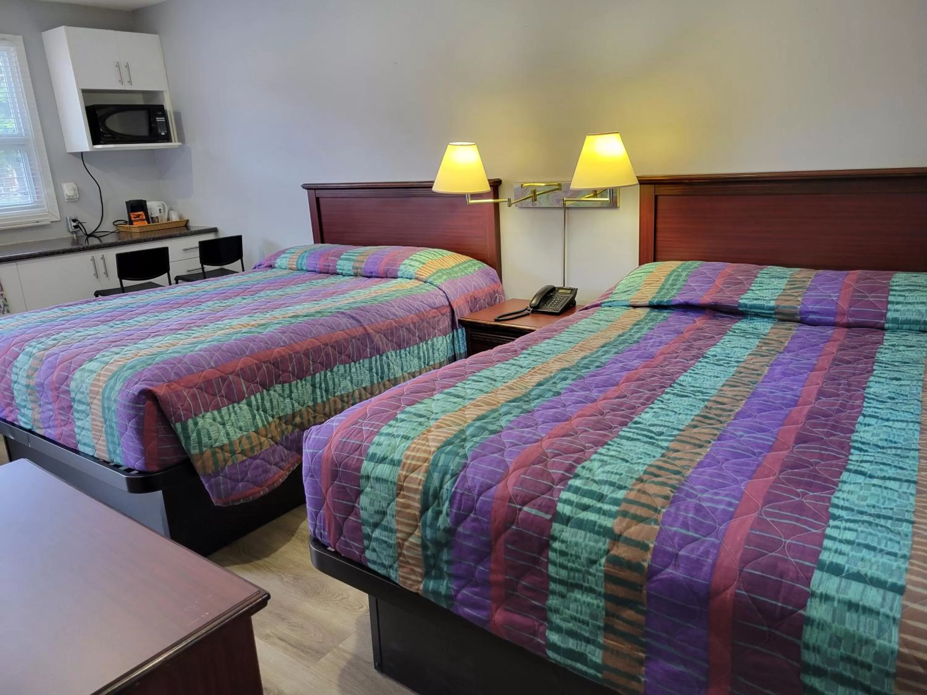 Photo of the whole room in Knights Inn Cobourg